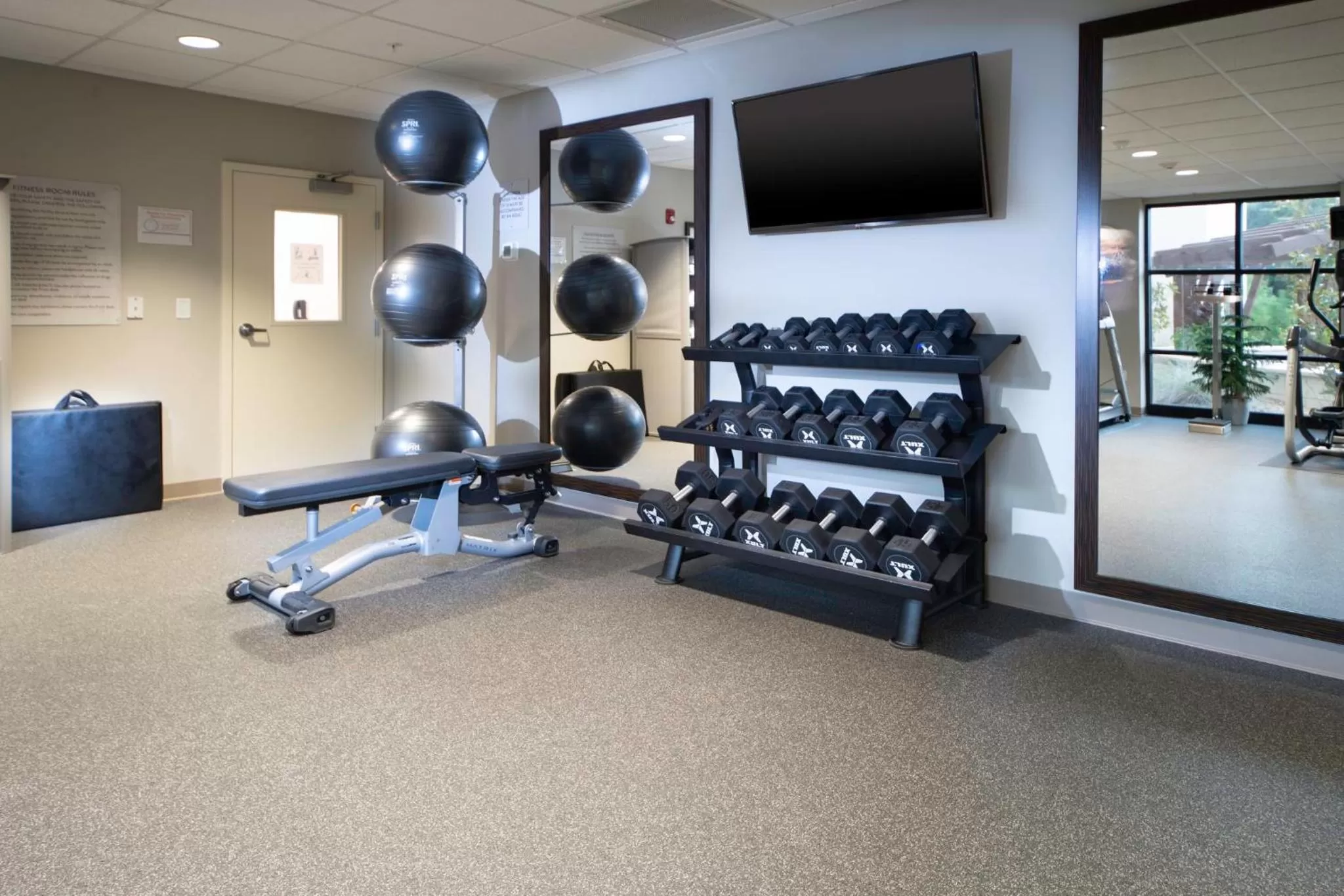 Fitness centre/facilities in Staybridge Suites - Summerville by IHG