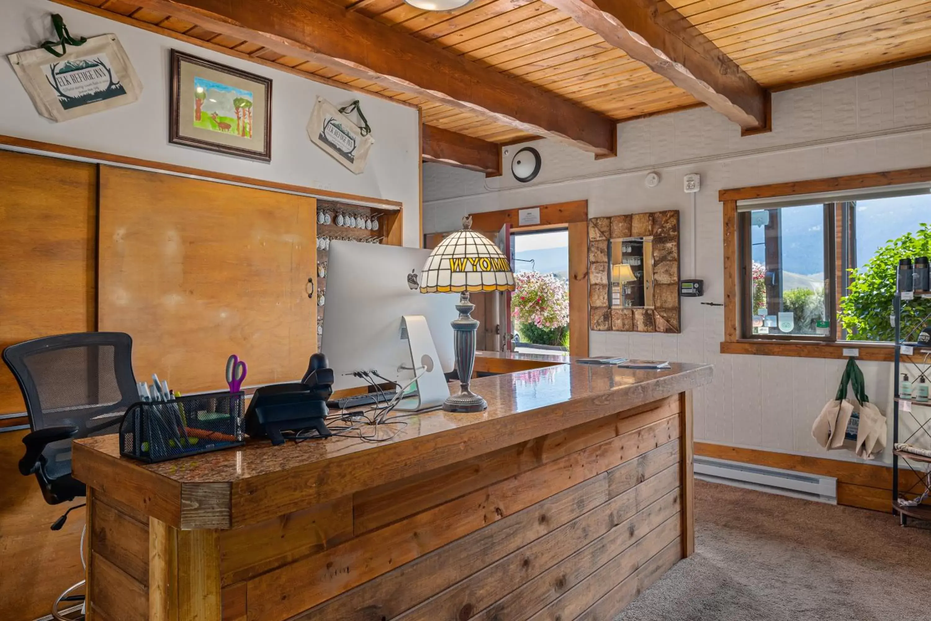 Lobby or reception in Elk Refuge Inn