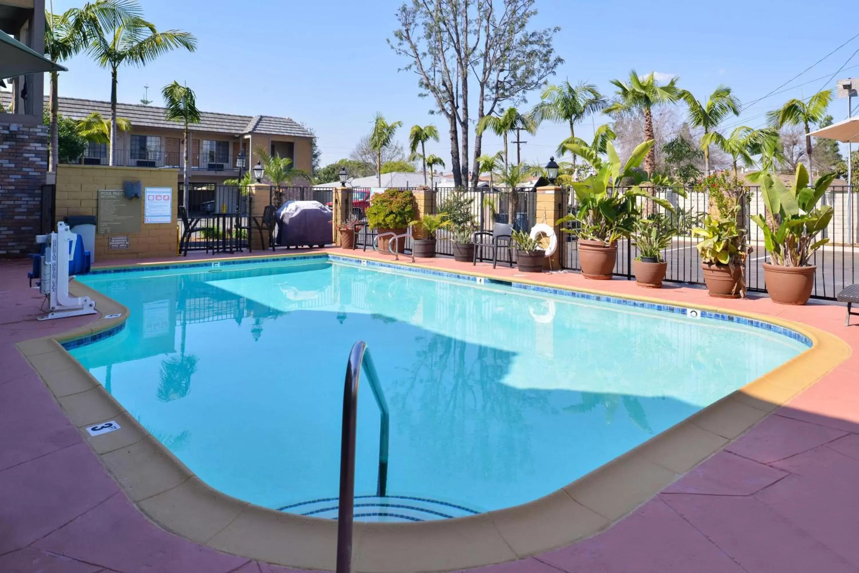 Pool view, Swimming Pool in Best Western Palm Garden Inn