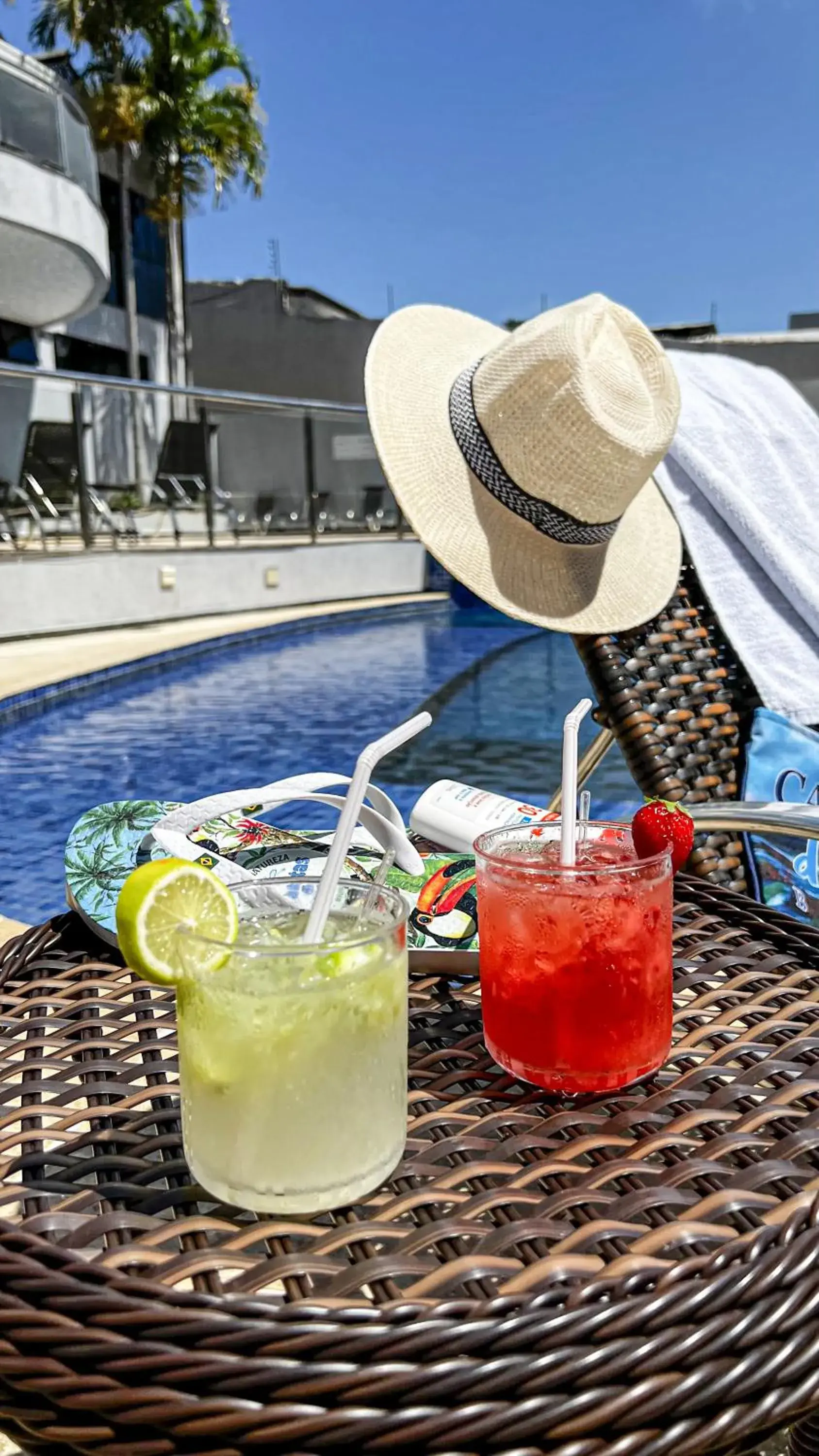 Swimming pool, Drinks in Foz Plaza Hotel