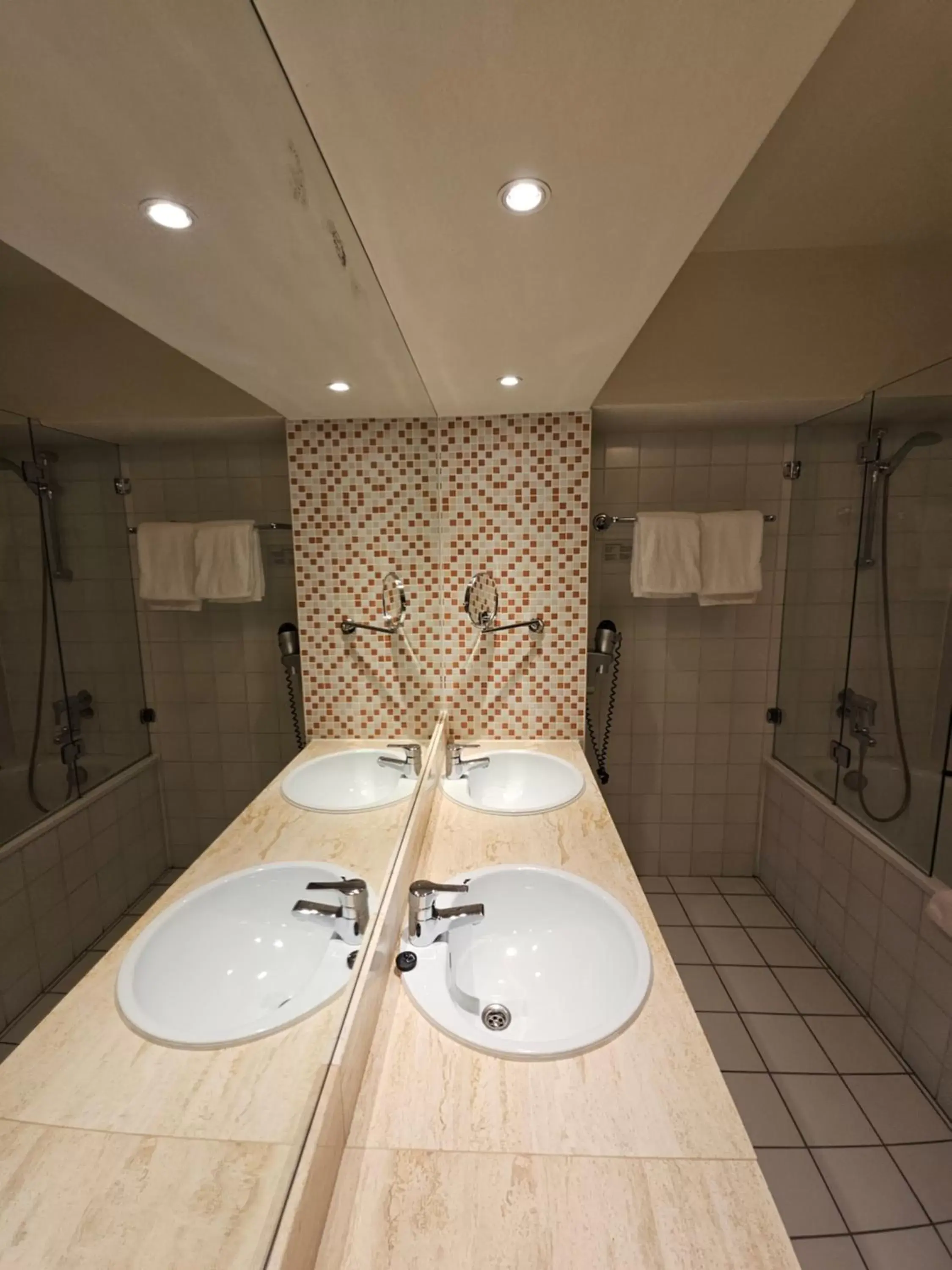 Bathroom in Hotel Heemskerk