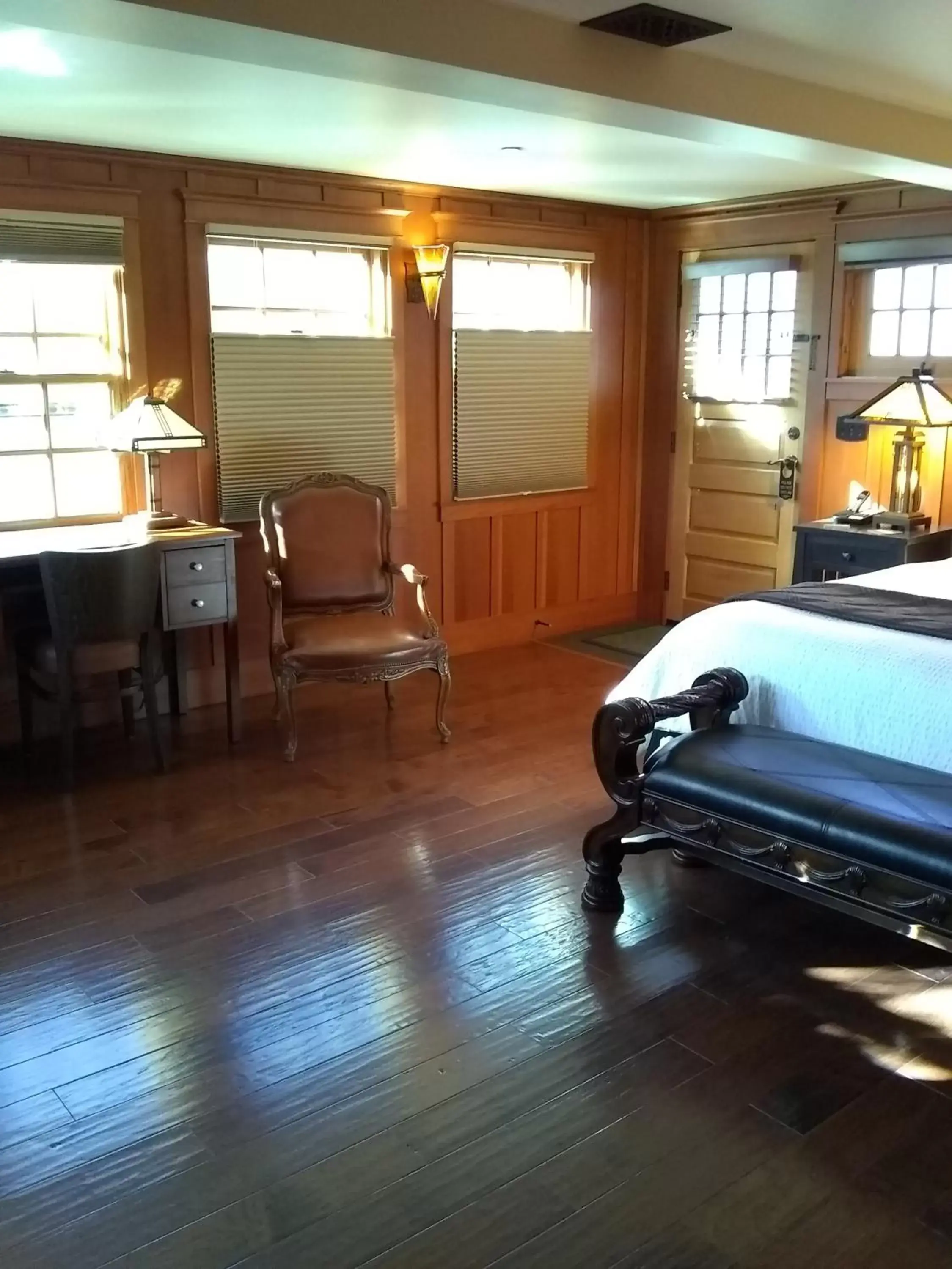 Bedroom in Noyo Harbor Inn
