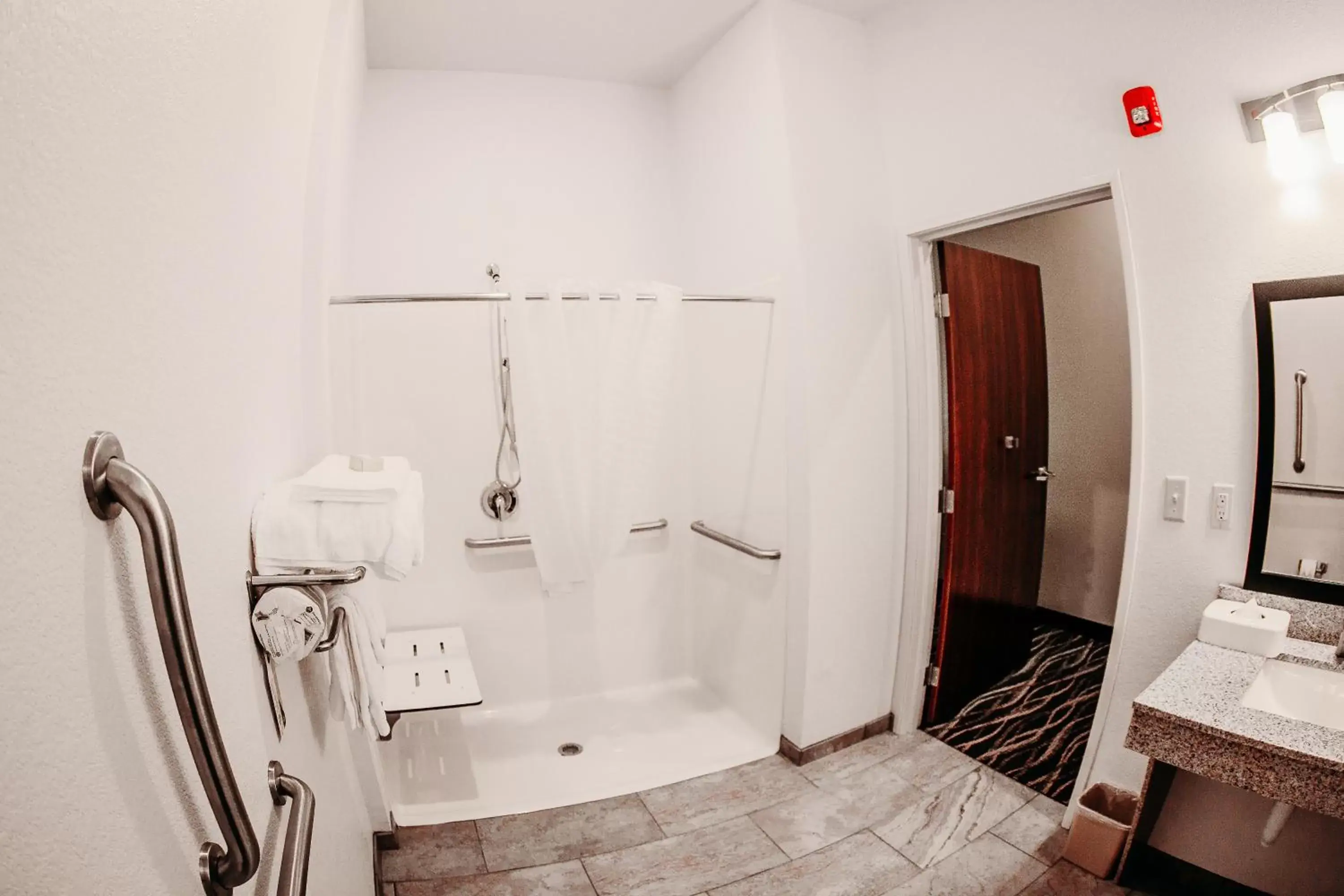 Shower, Bathroom in Cobblestone Hotel & Suites International Falls