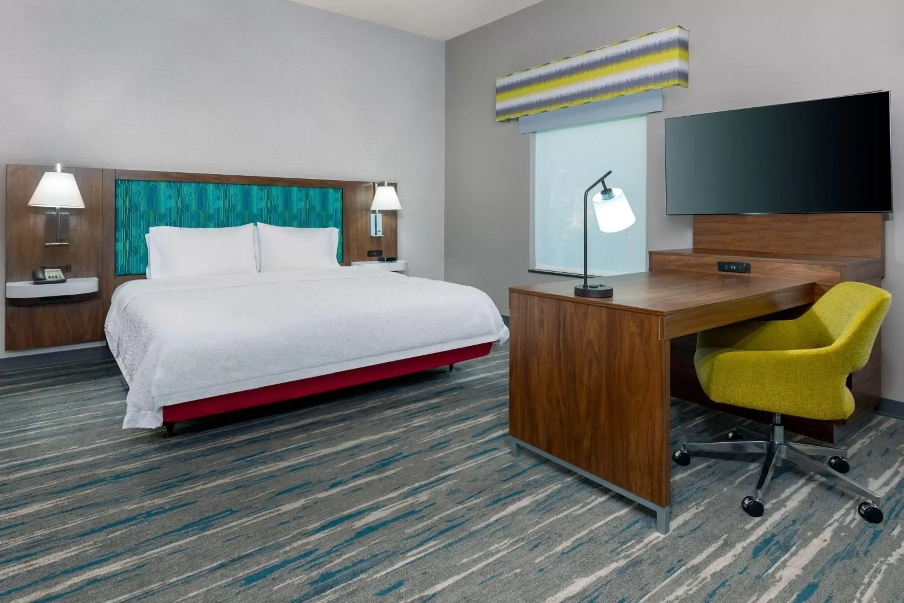 Bedroom, Bed in Hampton Inn and Suites Hartford/Farmington