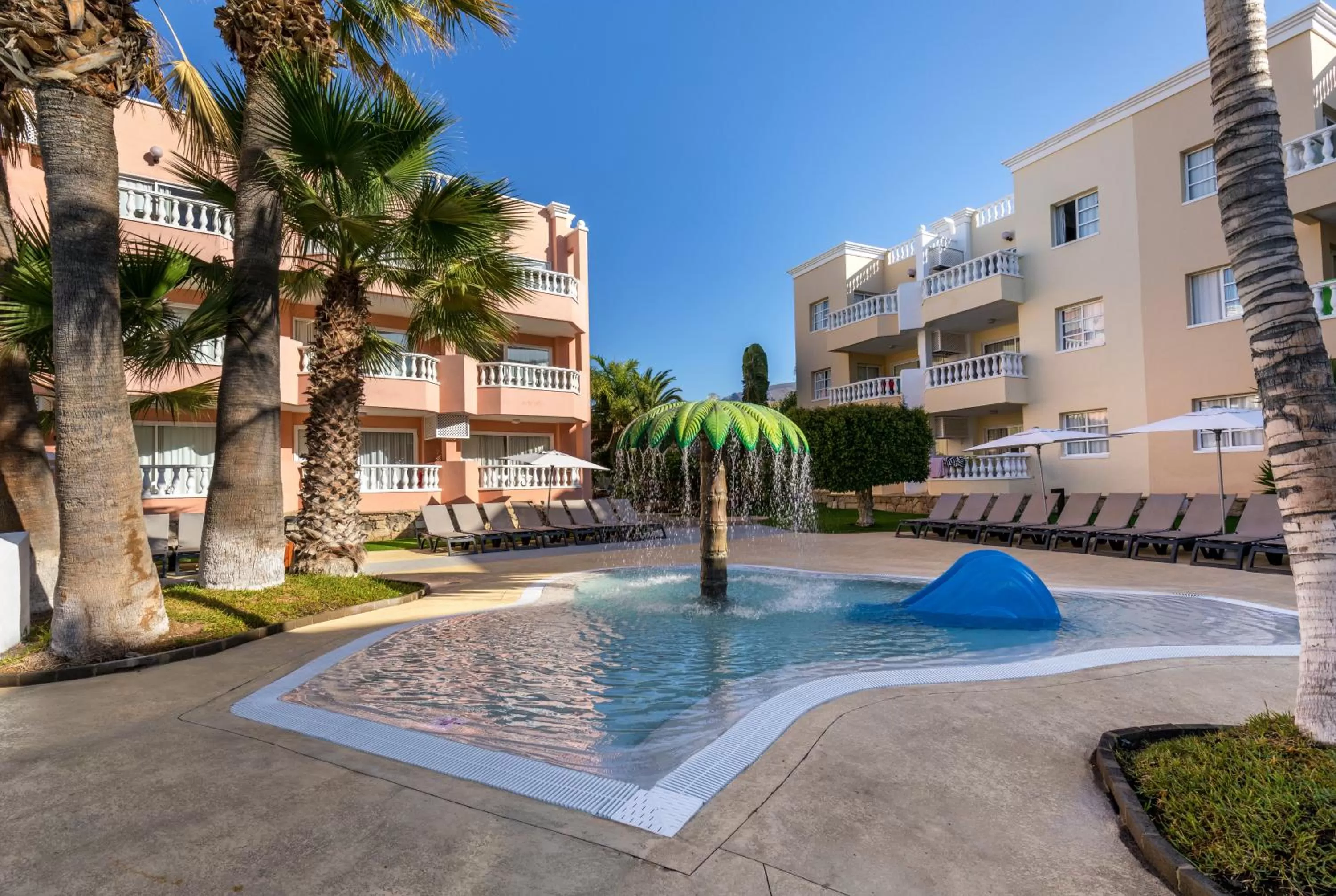 Swimming pool in Allegro Isora