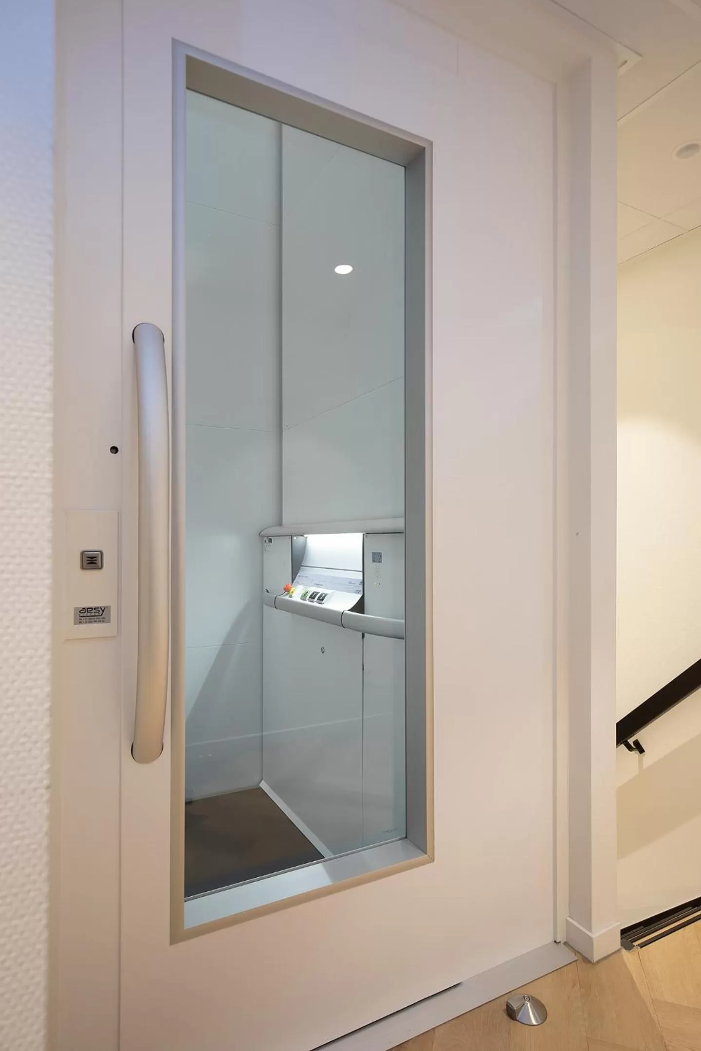 elevator in Snoozz Hotels Bolsward Boutique hotel zonder receptie met digitale sleutel