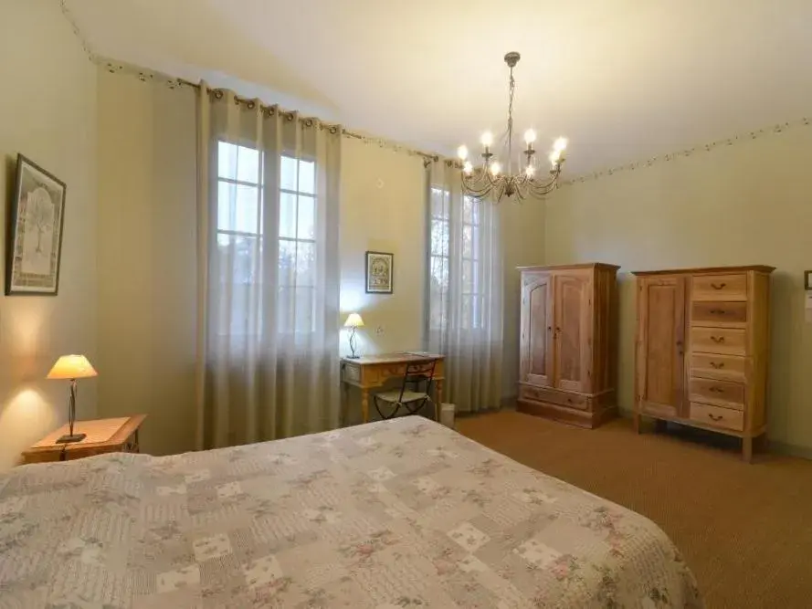 Bedroom, Bed in Clos St Pierre de Fraisse