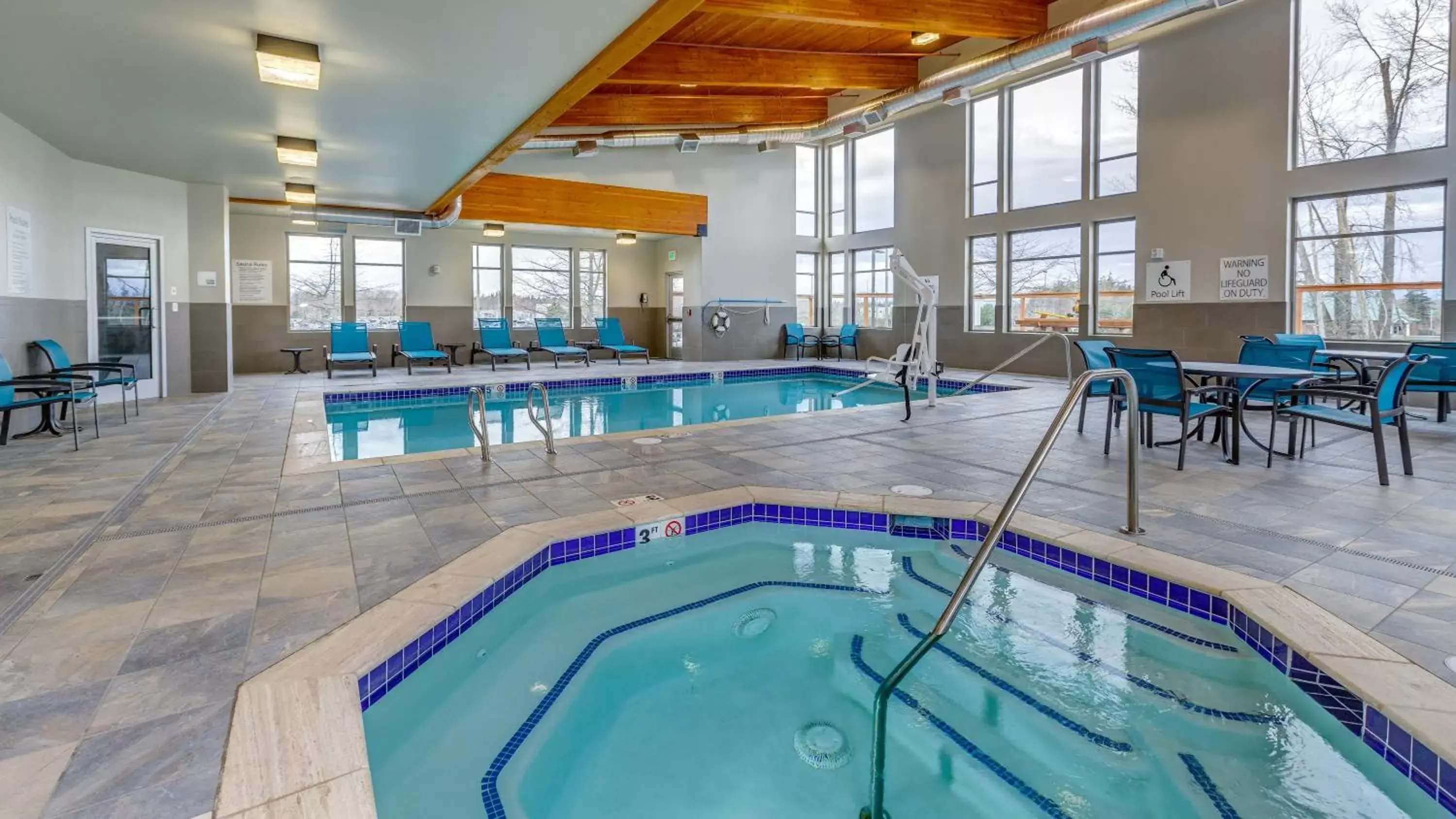 Swimming pool in Holiday Inn & Suites Bellingham by IHG Swimming pool in Holiday Inn & Suites Bellingham by IHG