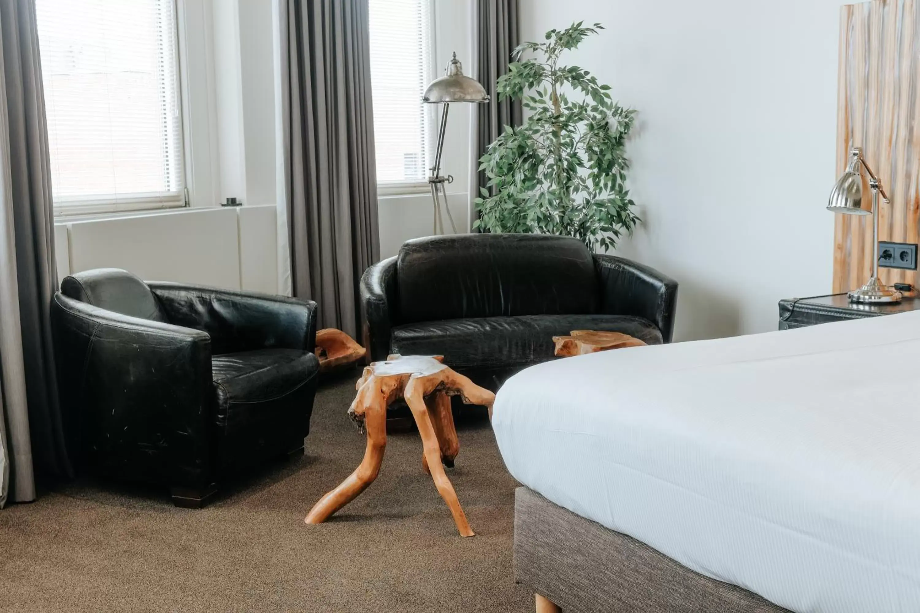 Seating Area in Queen Hotel