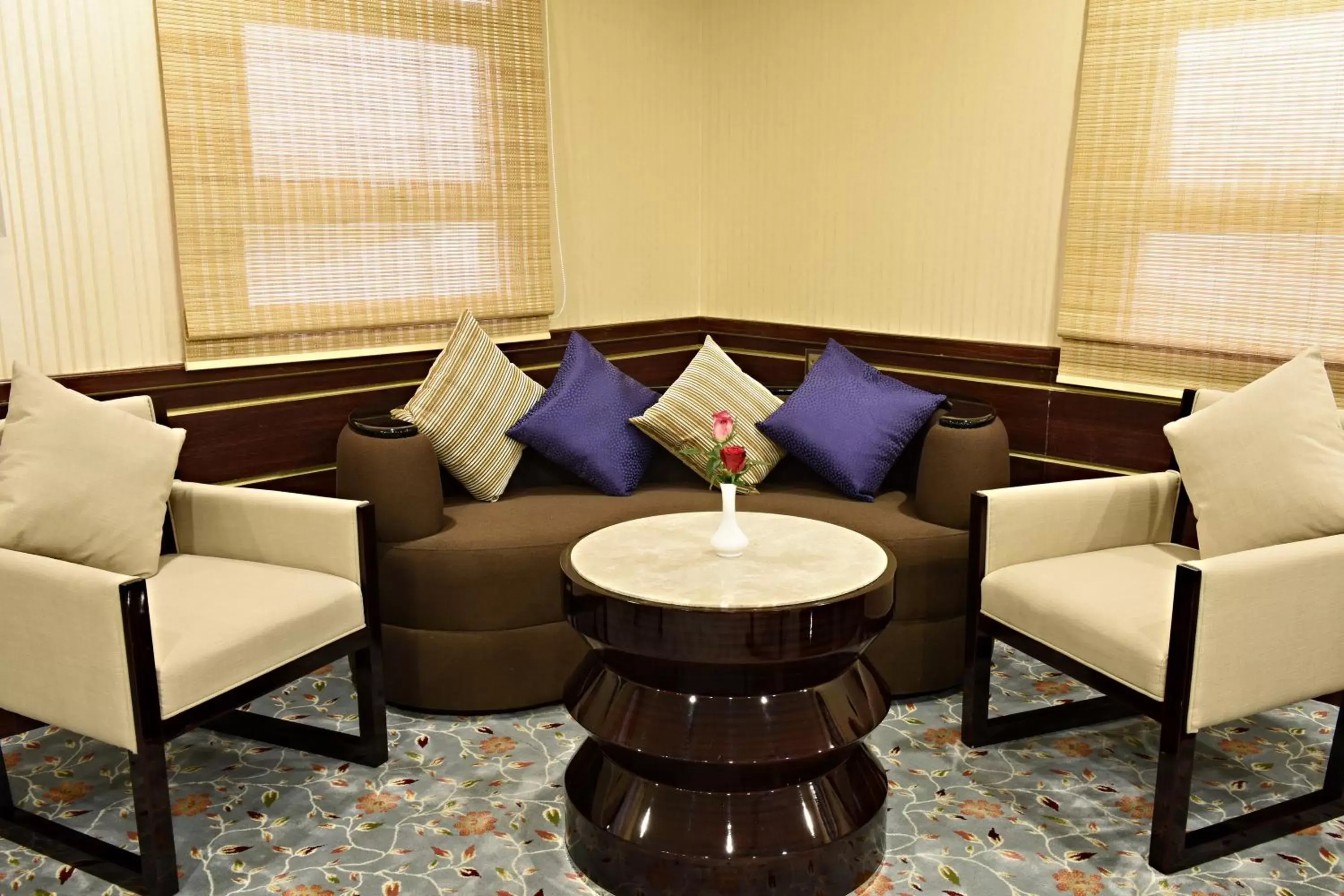 Lounge or bar, Seating Area in Garden Plaza Hotel