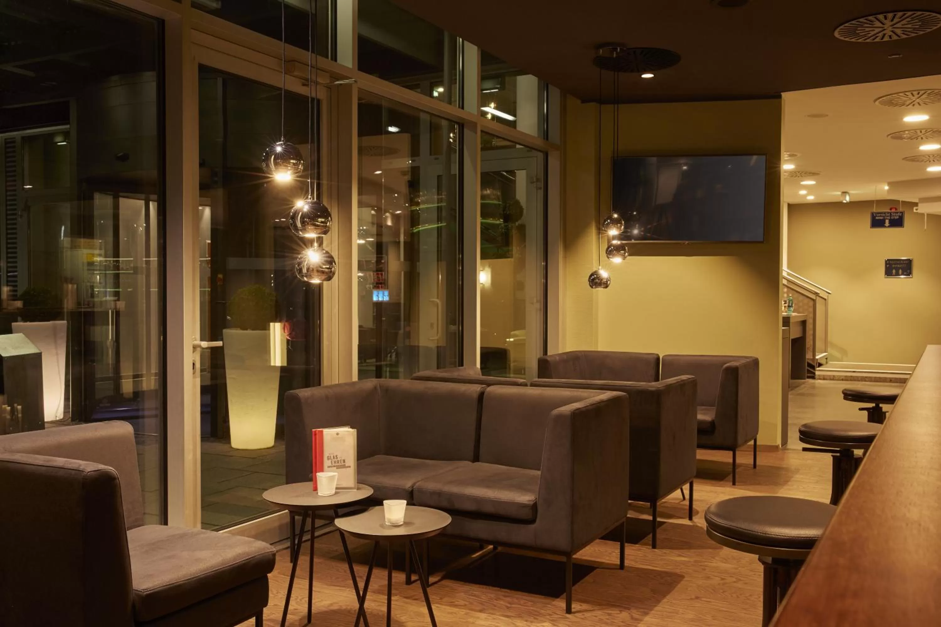 Lounge or bar in H4 Hotel Kassel City, Trademark Collection by Wyndham