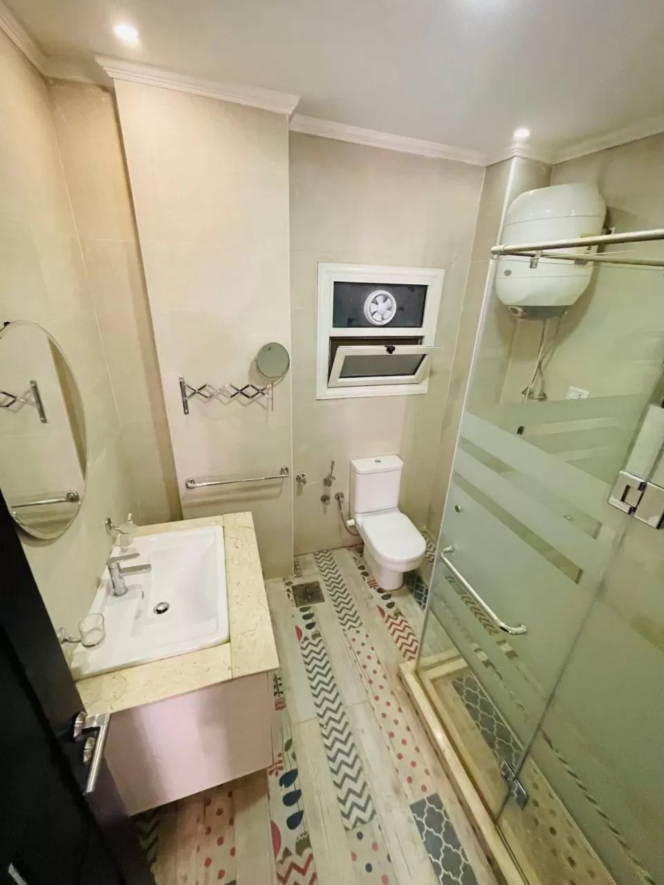 Shower in Solima Pyramids View