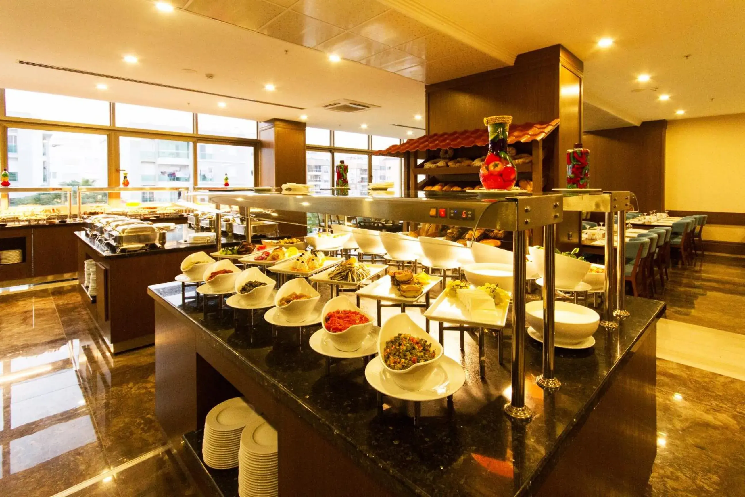 Restaurant/Places to Eat in Sky Business Hotel & Spa