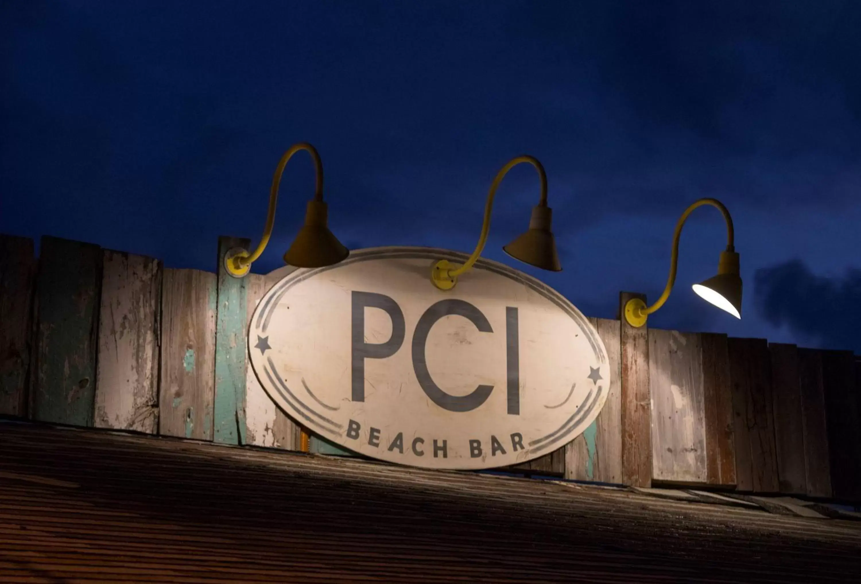 Lounge or bar, Property Logo/Sign in Postcard Inn On The Beach