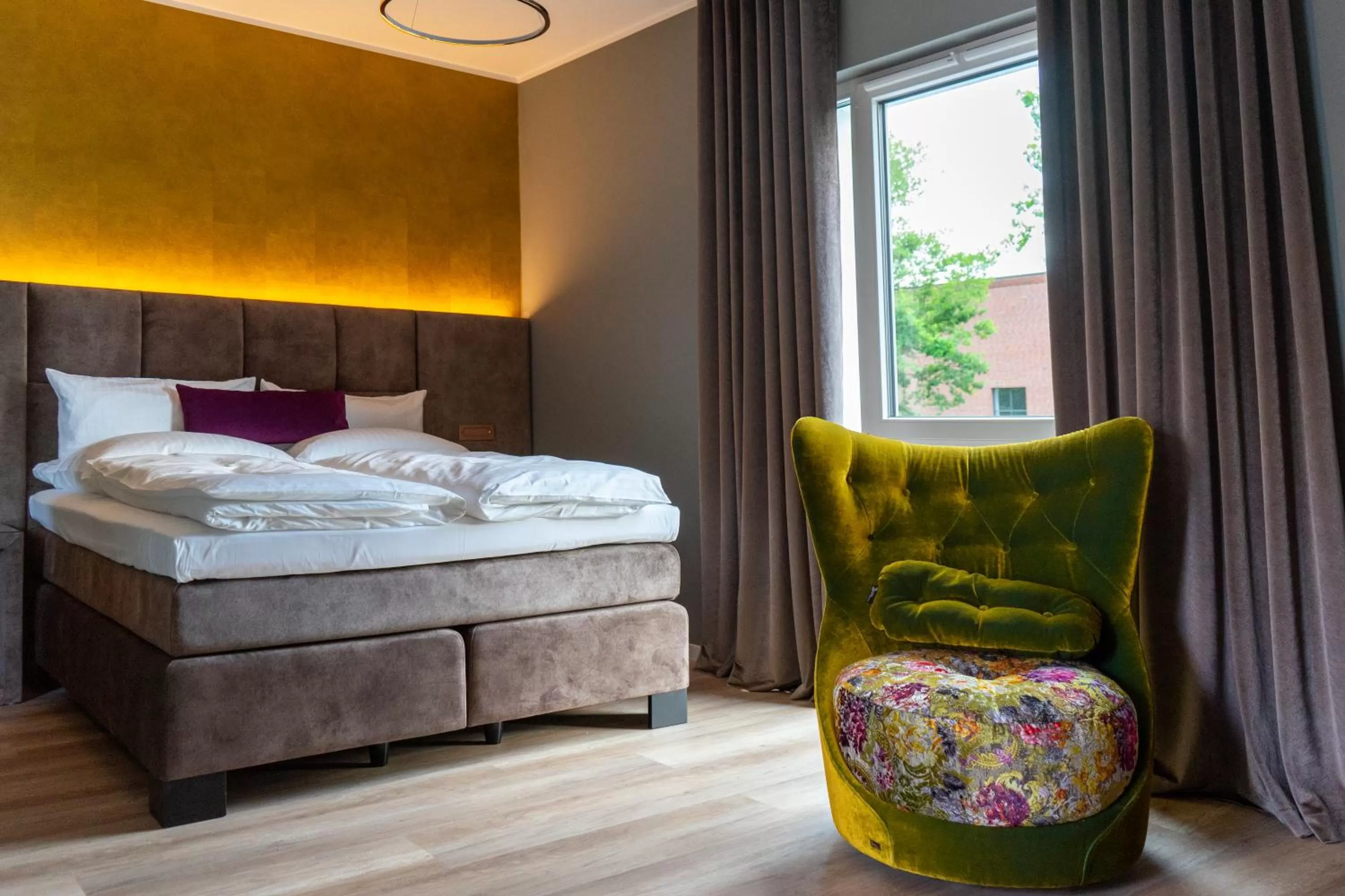 Seating area, Bed in Motel24