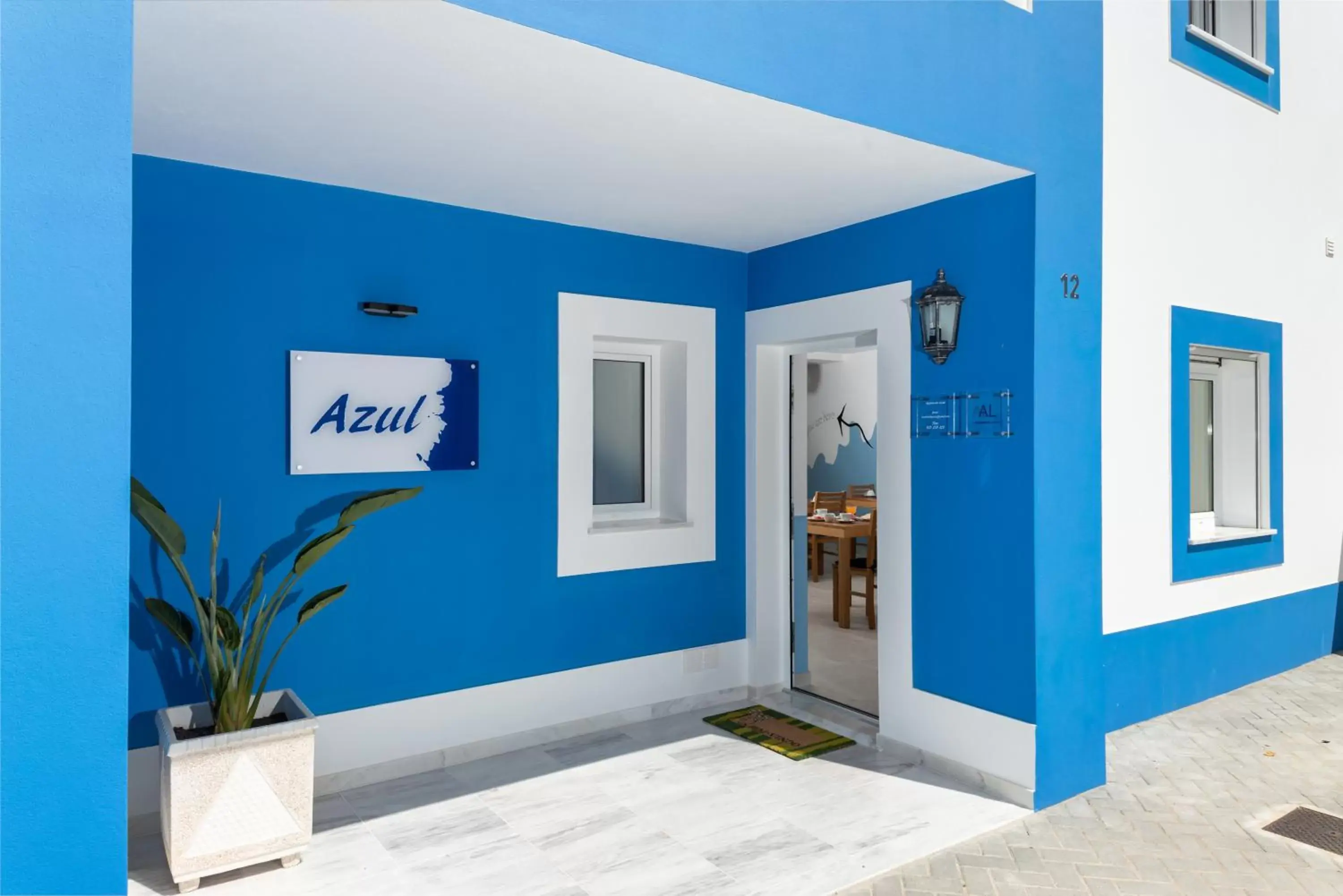 Facade/entrance in AZUL