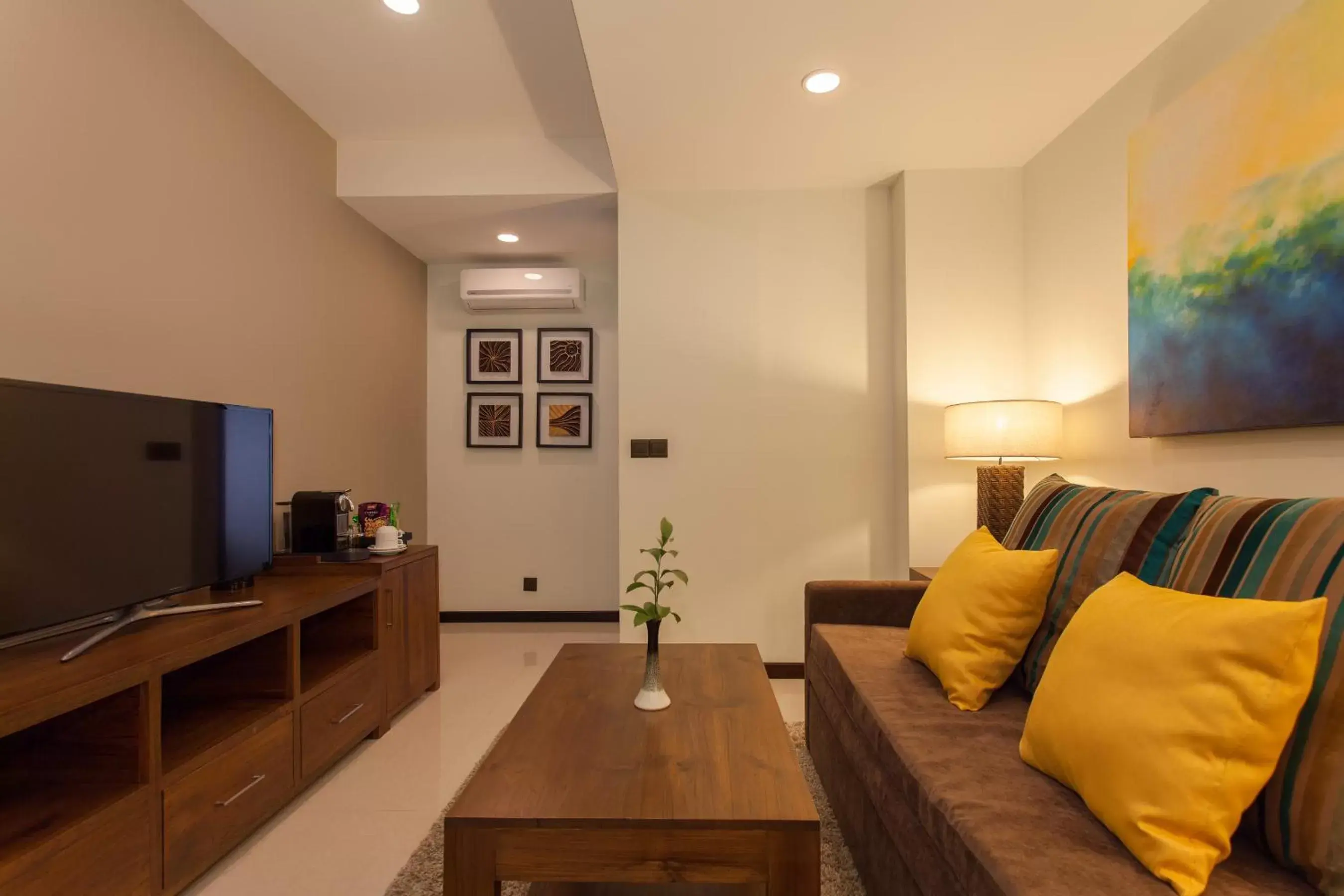 Living room, Seating Area in The Somerset Hotel