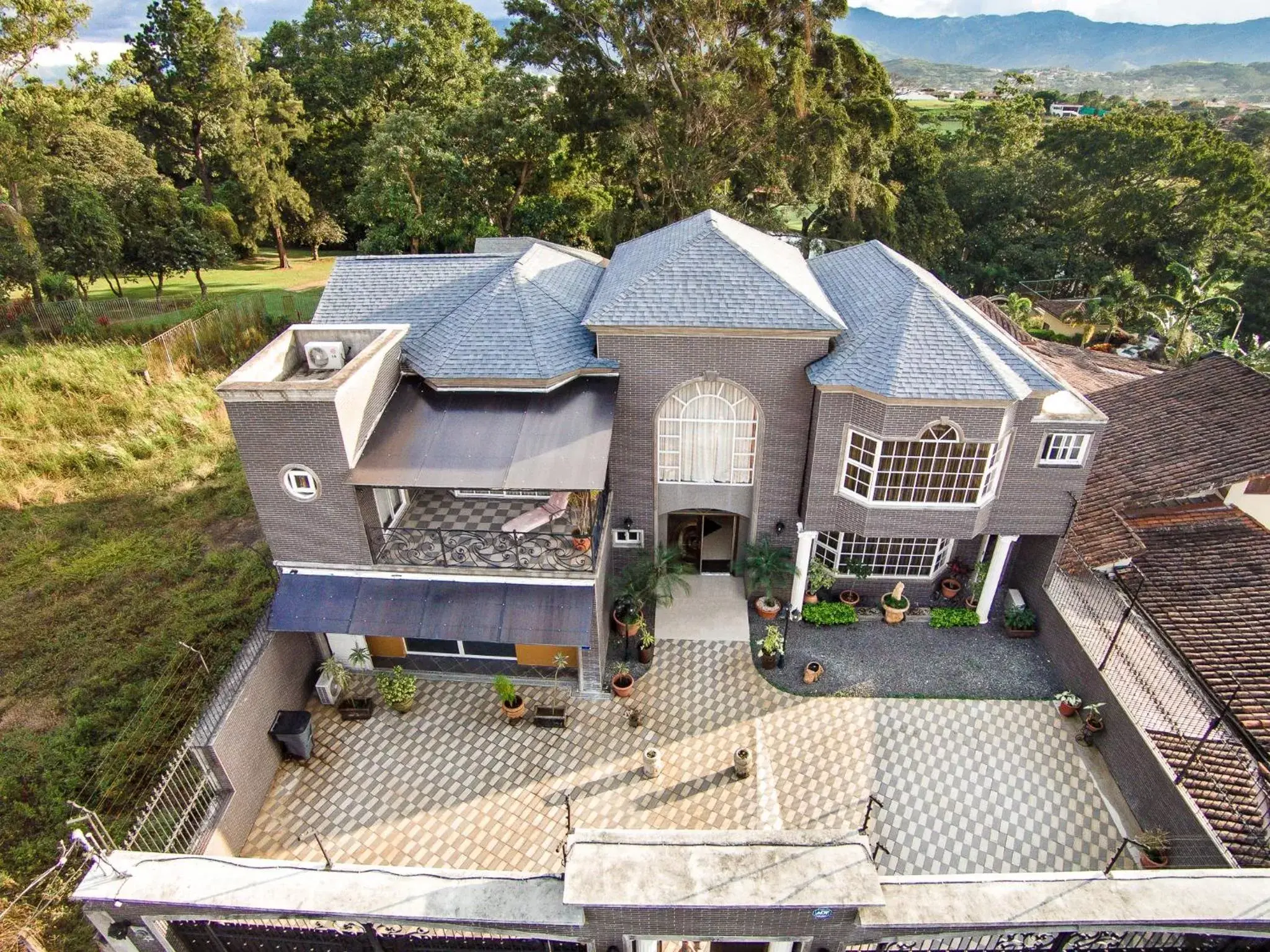 Facade/entrance, Bird's-eye View in Alameda Cariari Boutique Hotel