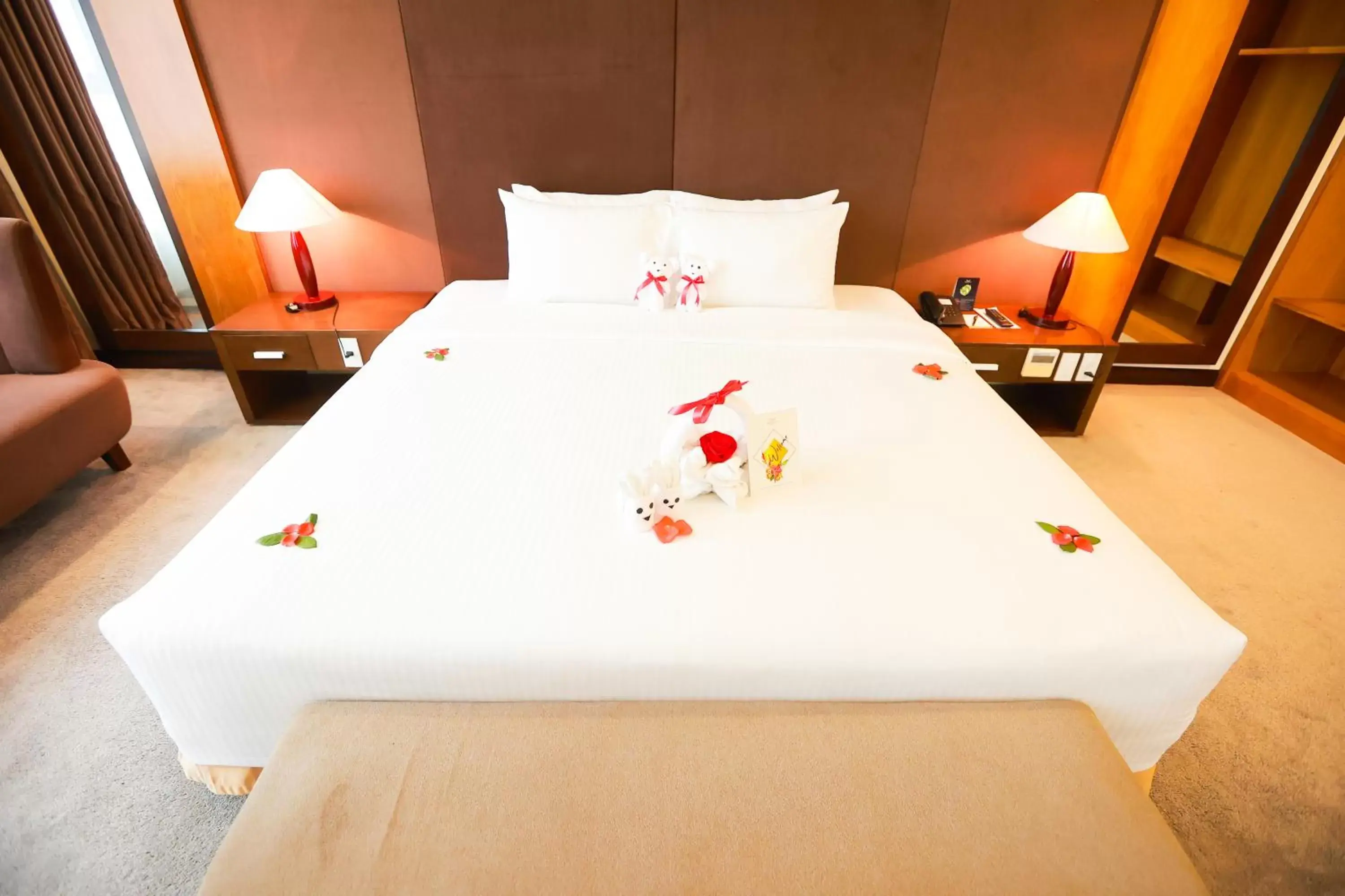 Bed in Muong Thanh Luxury Nhat Le Hotel