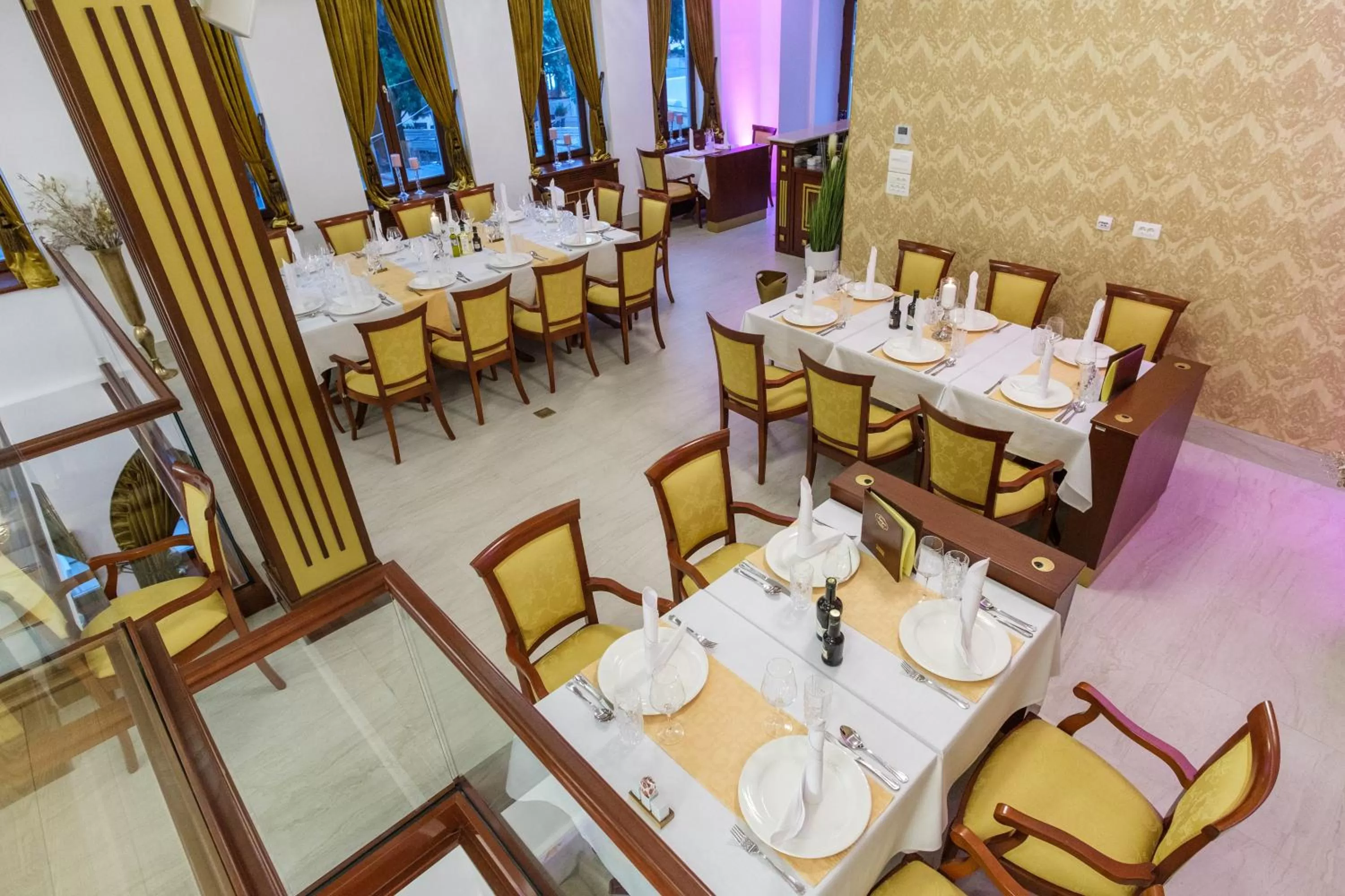 Restaurant/places to eat in Integra Hotel