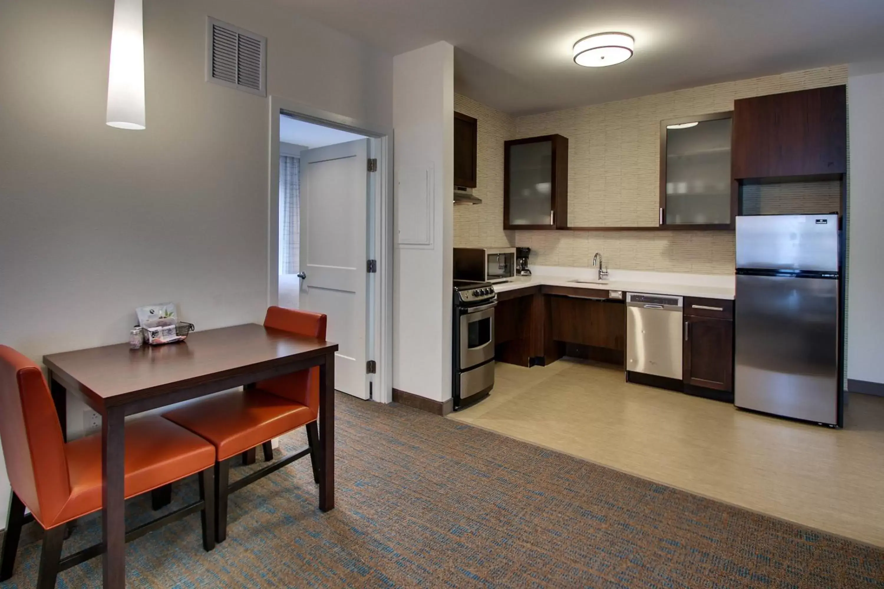Kitchen or kitchenette, Kitchen/Kitchenette in Residence Inn by Marriott Philadelphia Valley Forge/Collegeville