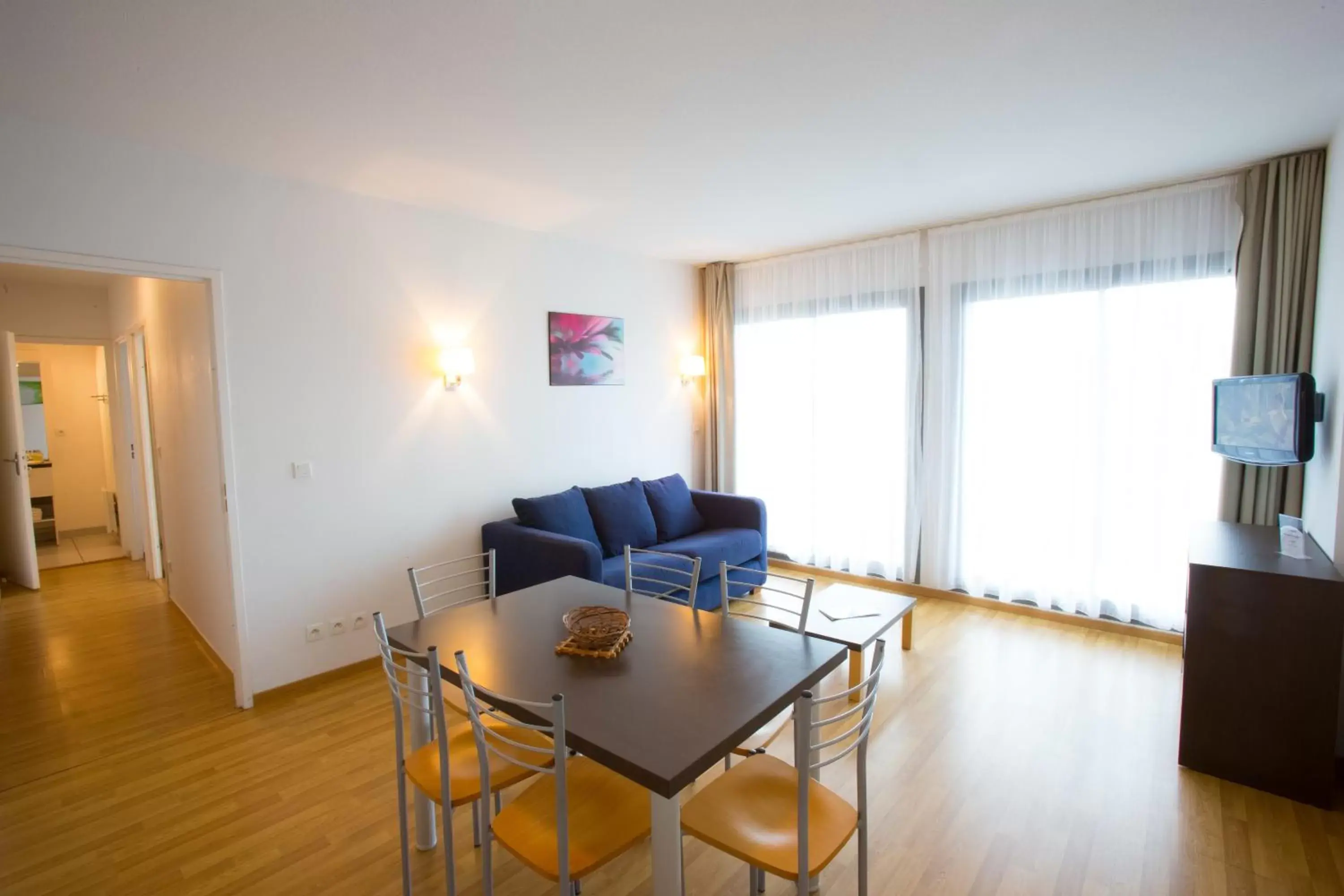 Photo of the whole room, Dining Area in All Suites La Teste – Bassin d’Arcachon