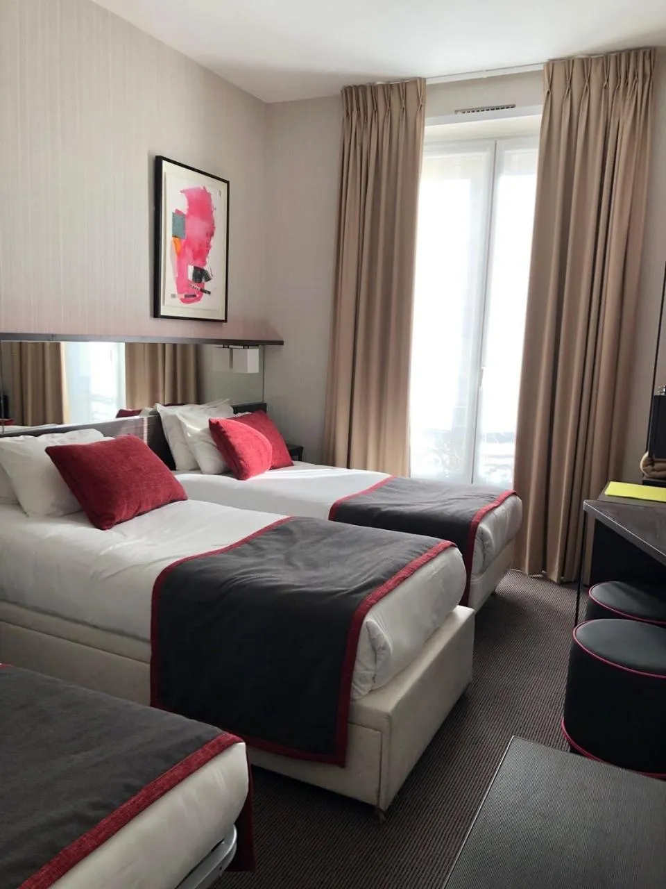 Bed in Hôtel Charing Cross