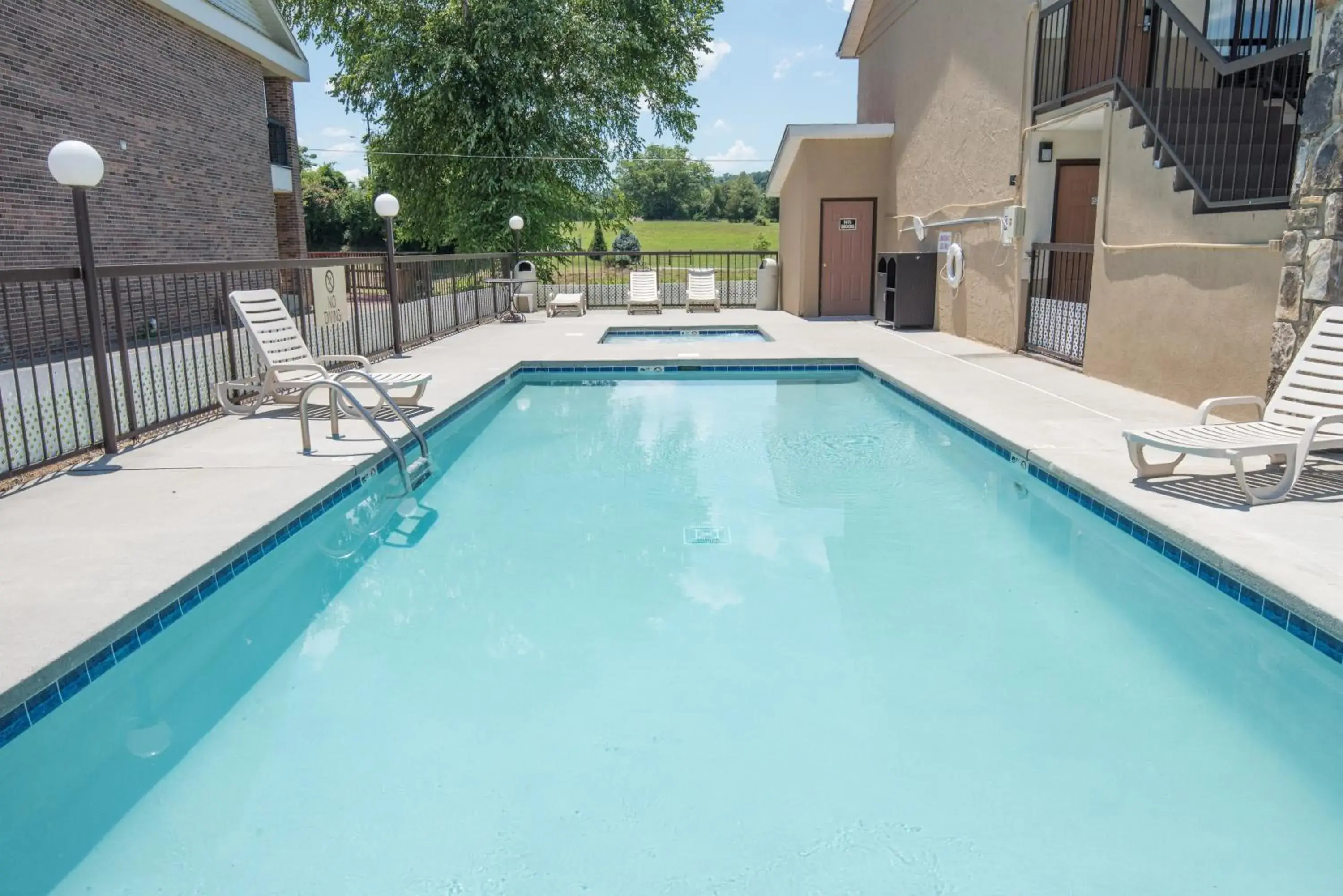 Pool view, Swimming Pool in Econo Lodge Sevierville-Pigeon Forge on the River