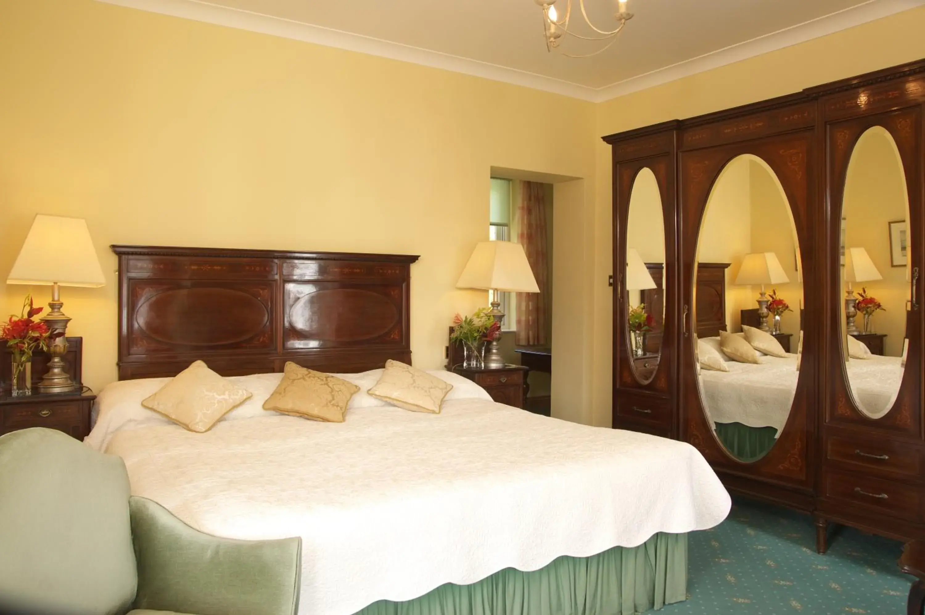 Photo of the whole room, Bed in Seaview House Hotel