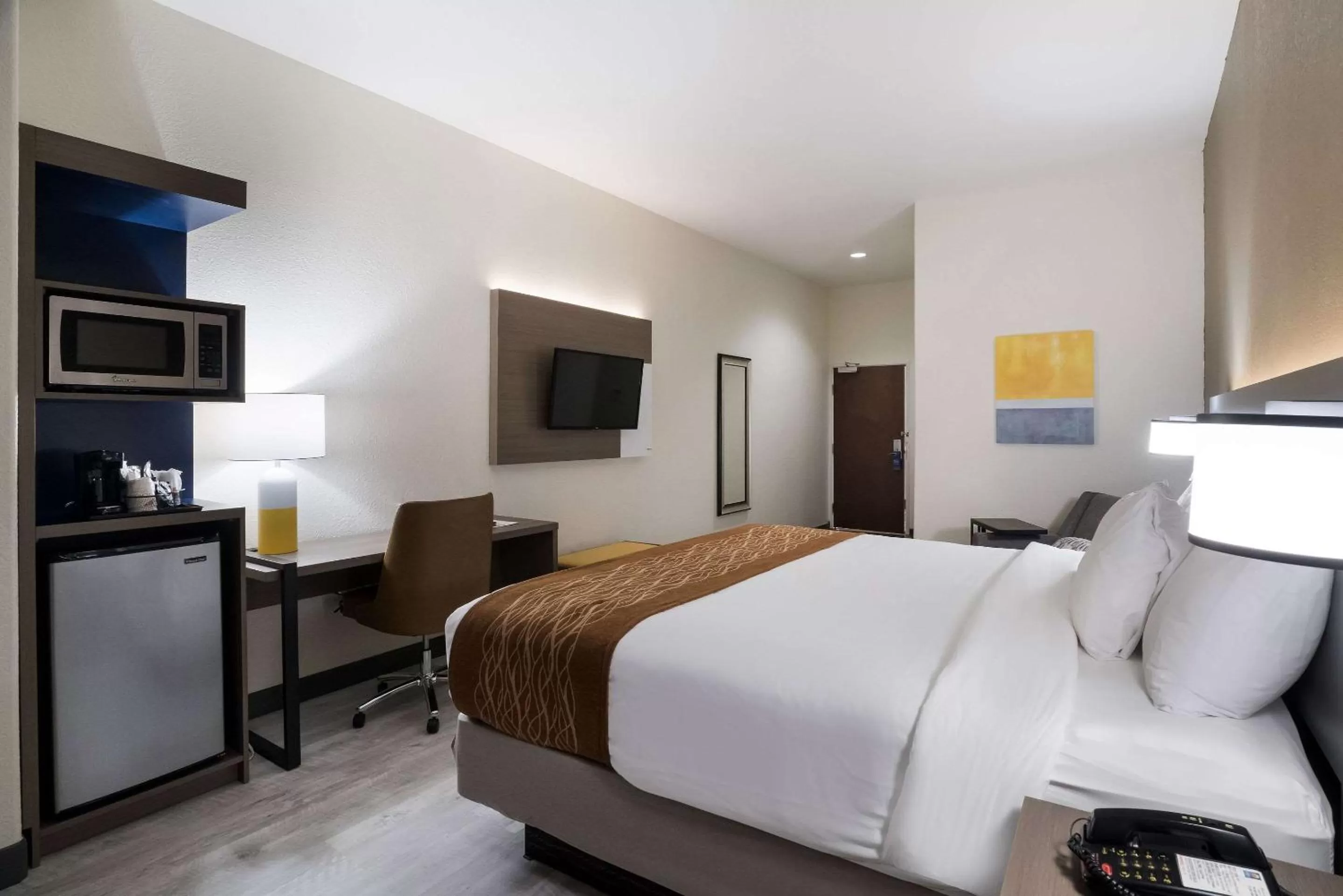 Bedroom, Bed in Comfort Inn & Suites Victoria North