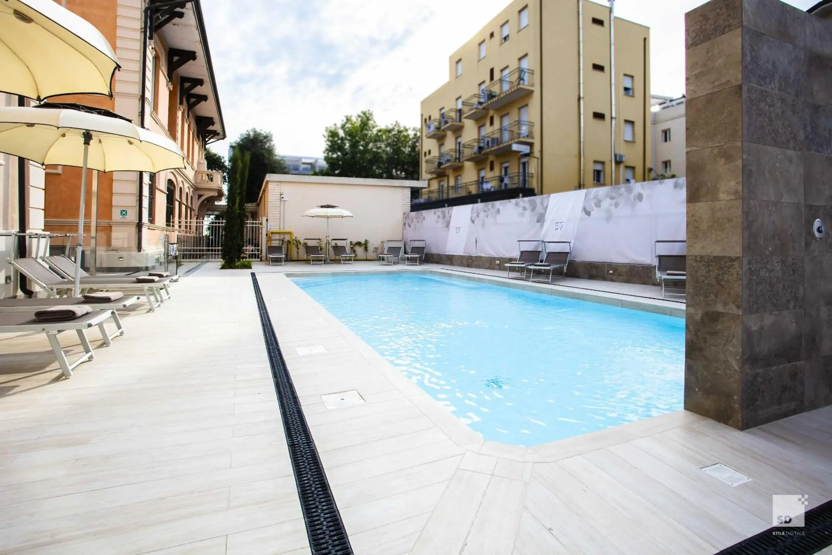 Property building, Swimming Pool in Hotel Regina Elena 57 & Oro Bianco