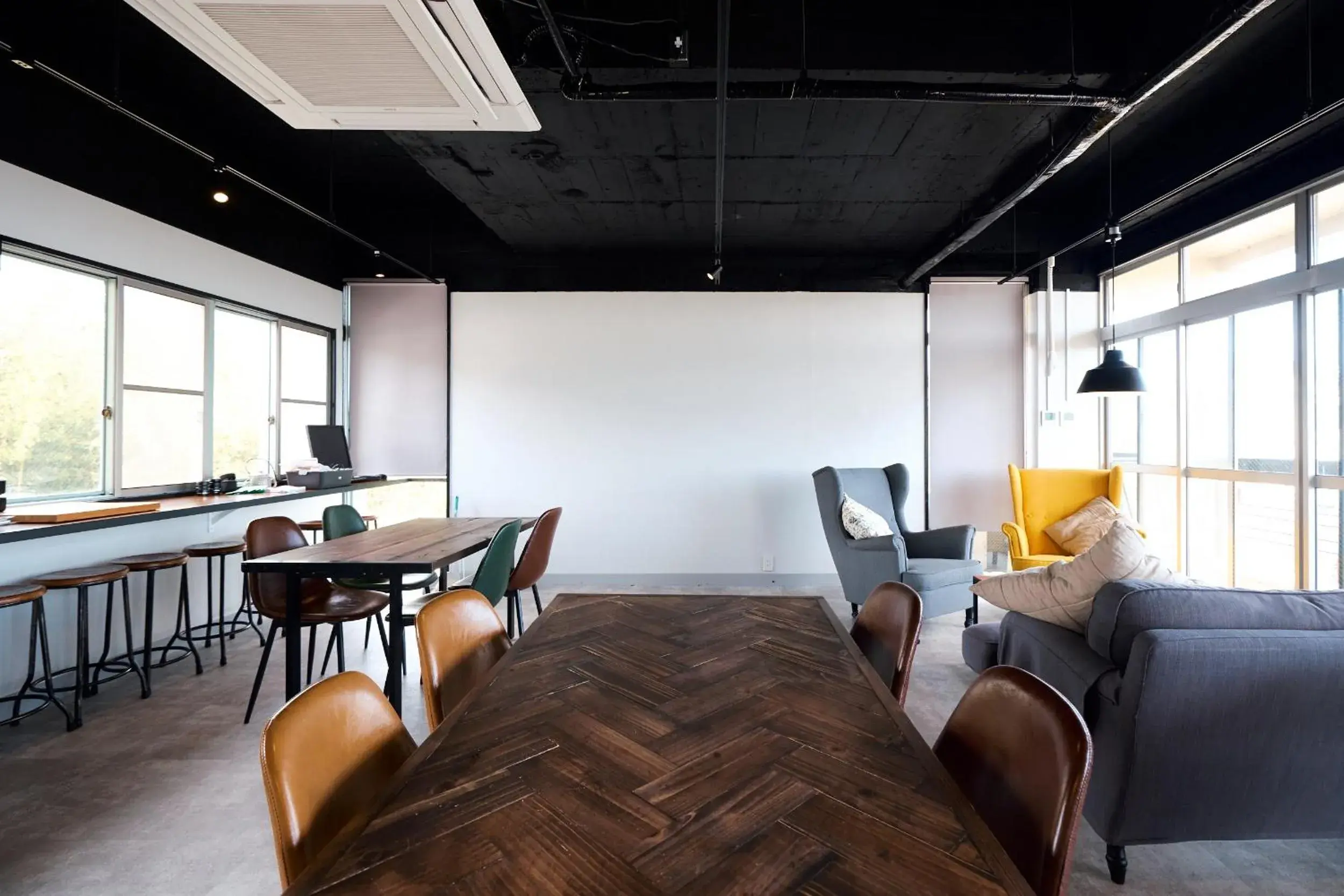 Living room in J-Hoppers Lake Biwa Guesthouse Living room in J-Hoppers Lake Biwa Guesthouse