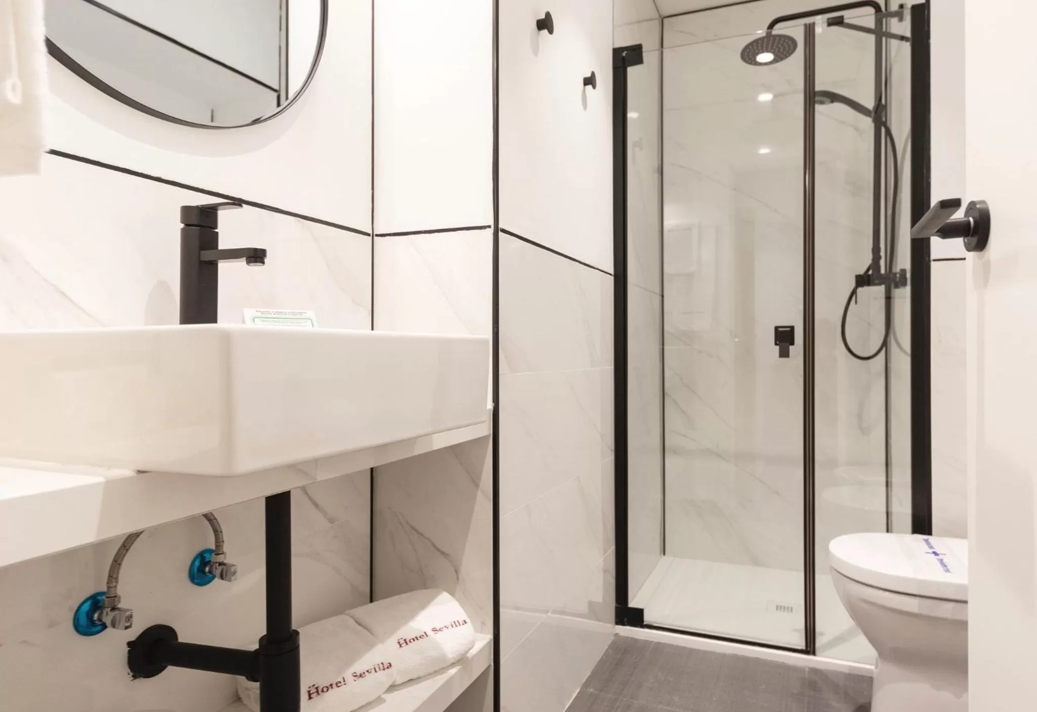 Bathroom in Hotel Sevilla