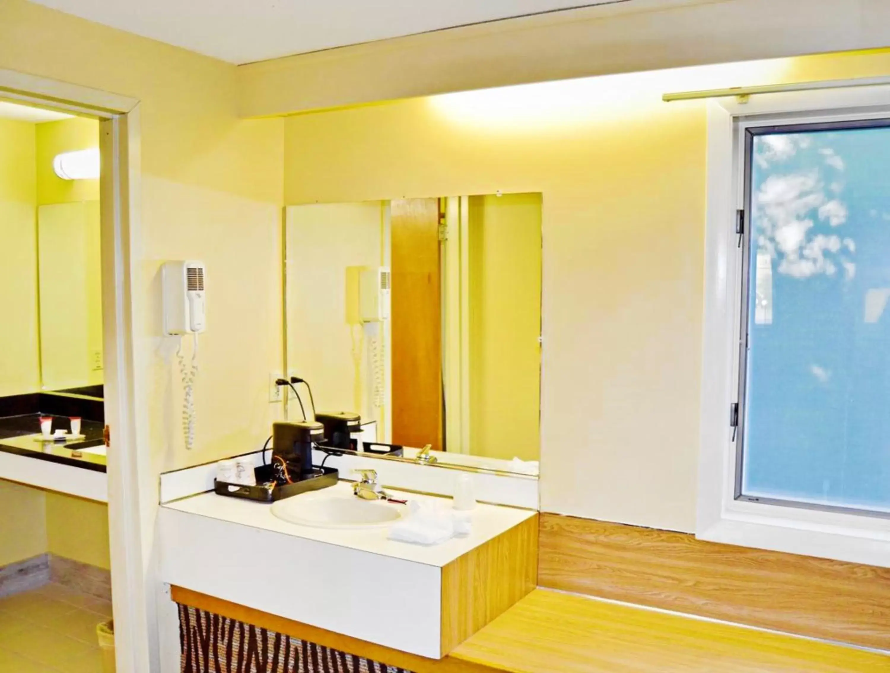 Bathroom in Flagship Inn & Suites