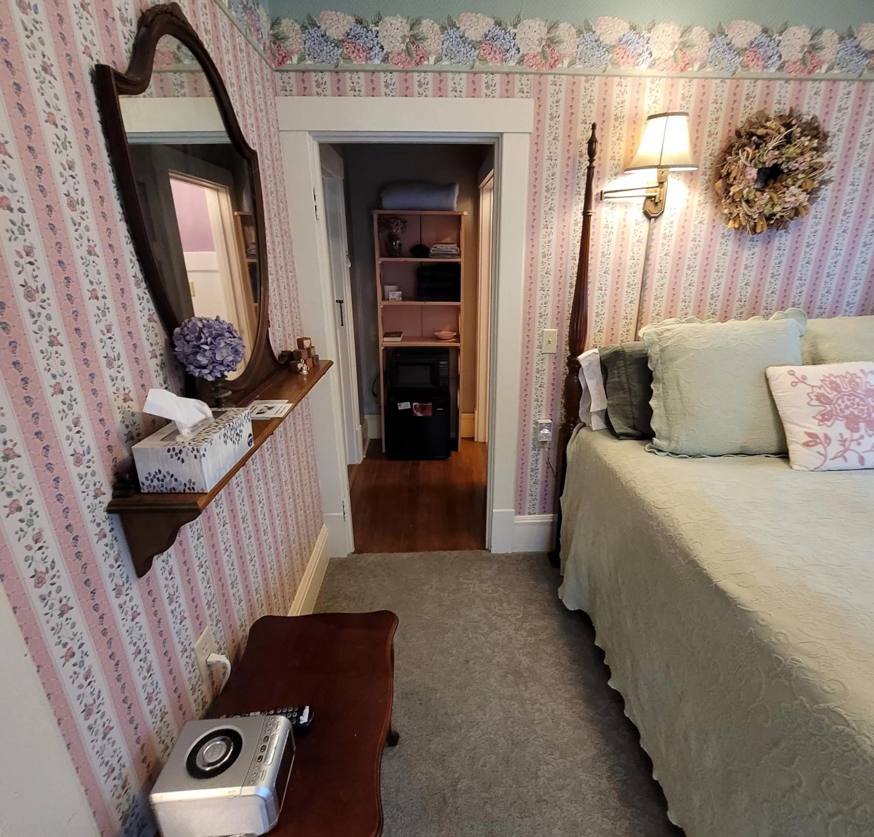 Bedroom, Seating Area in Prairie House Manor Bed and Breakfast