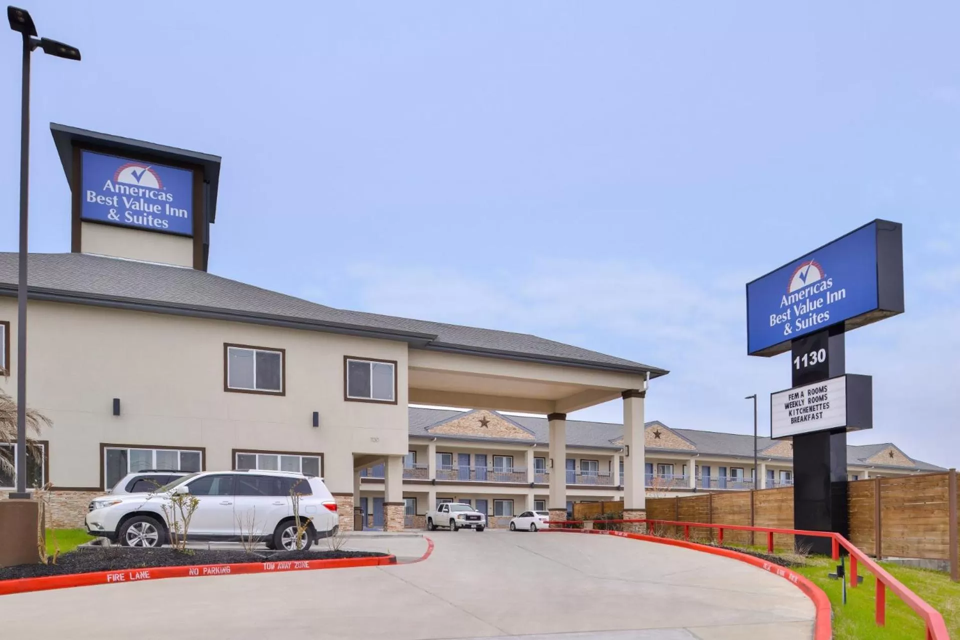 Property building in Americas Inn & Suites IAH North