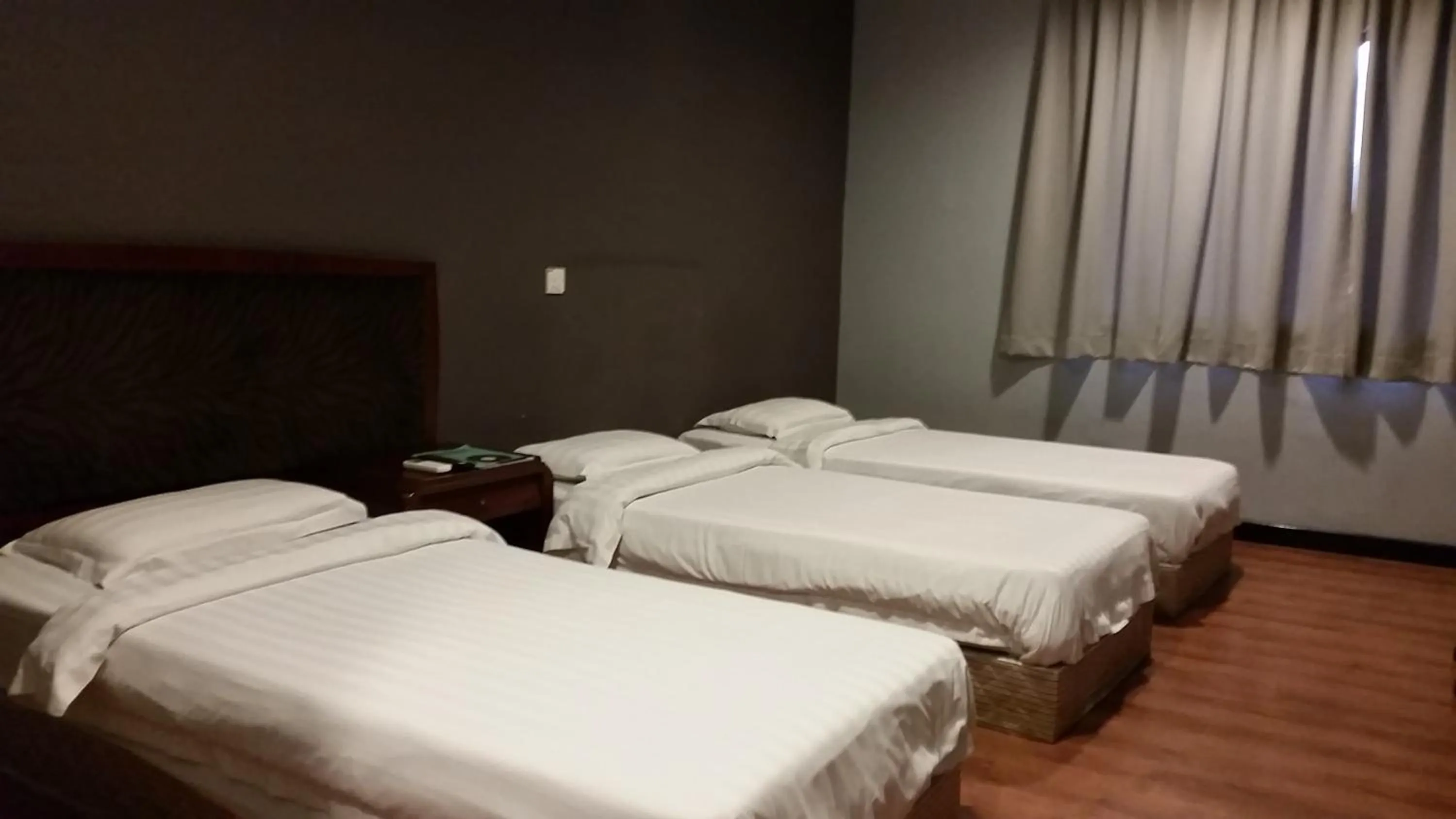Bed in Hotel Sadong88