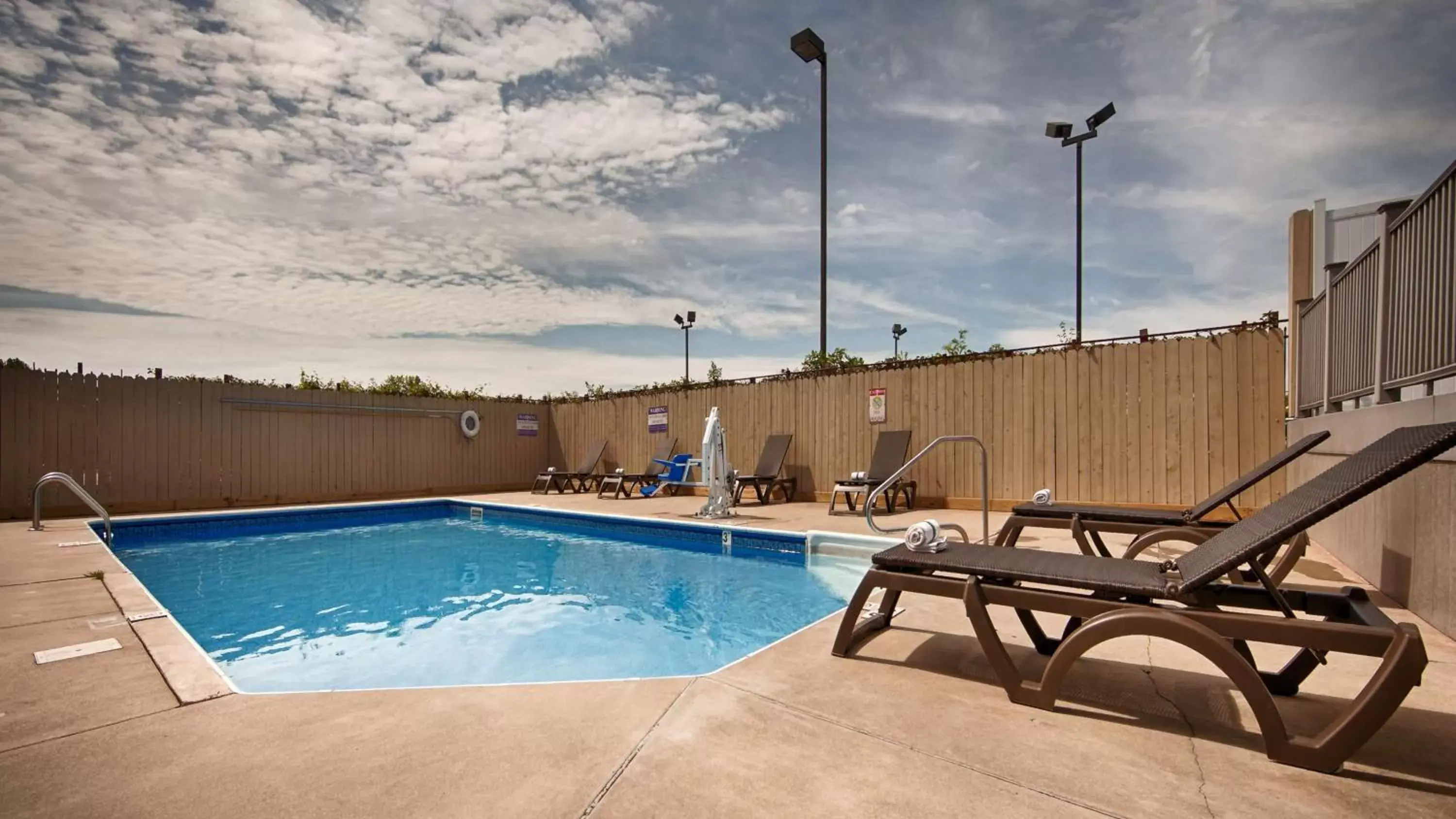 On site, Swimming Pool in Best Western Crossroads Inn