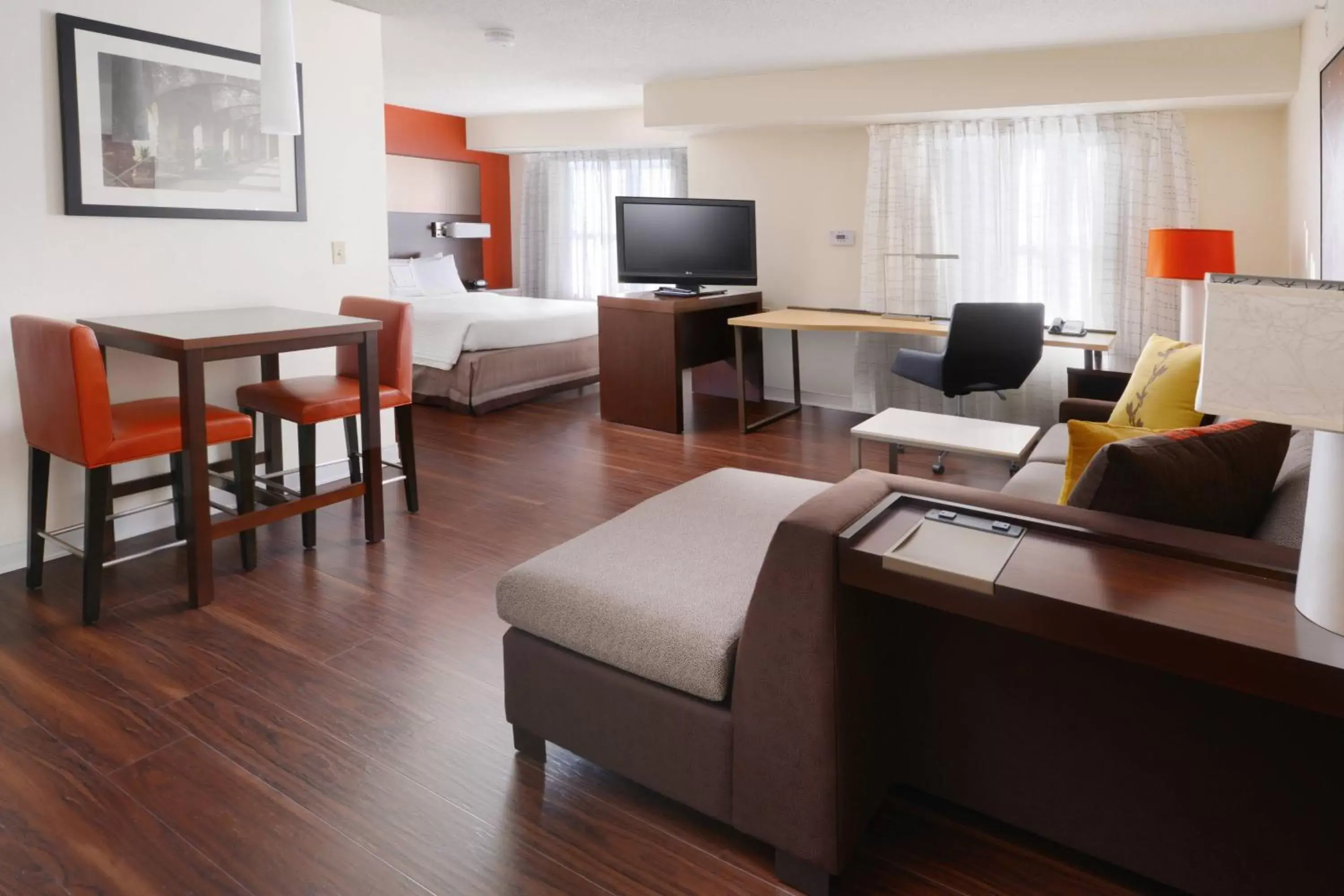 Photo of the whole room, Seating Area in Residence Inn by Marriott San Antonio Airport/Alamo Heights