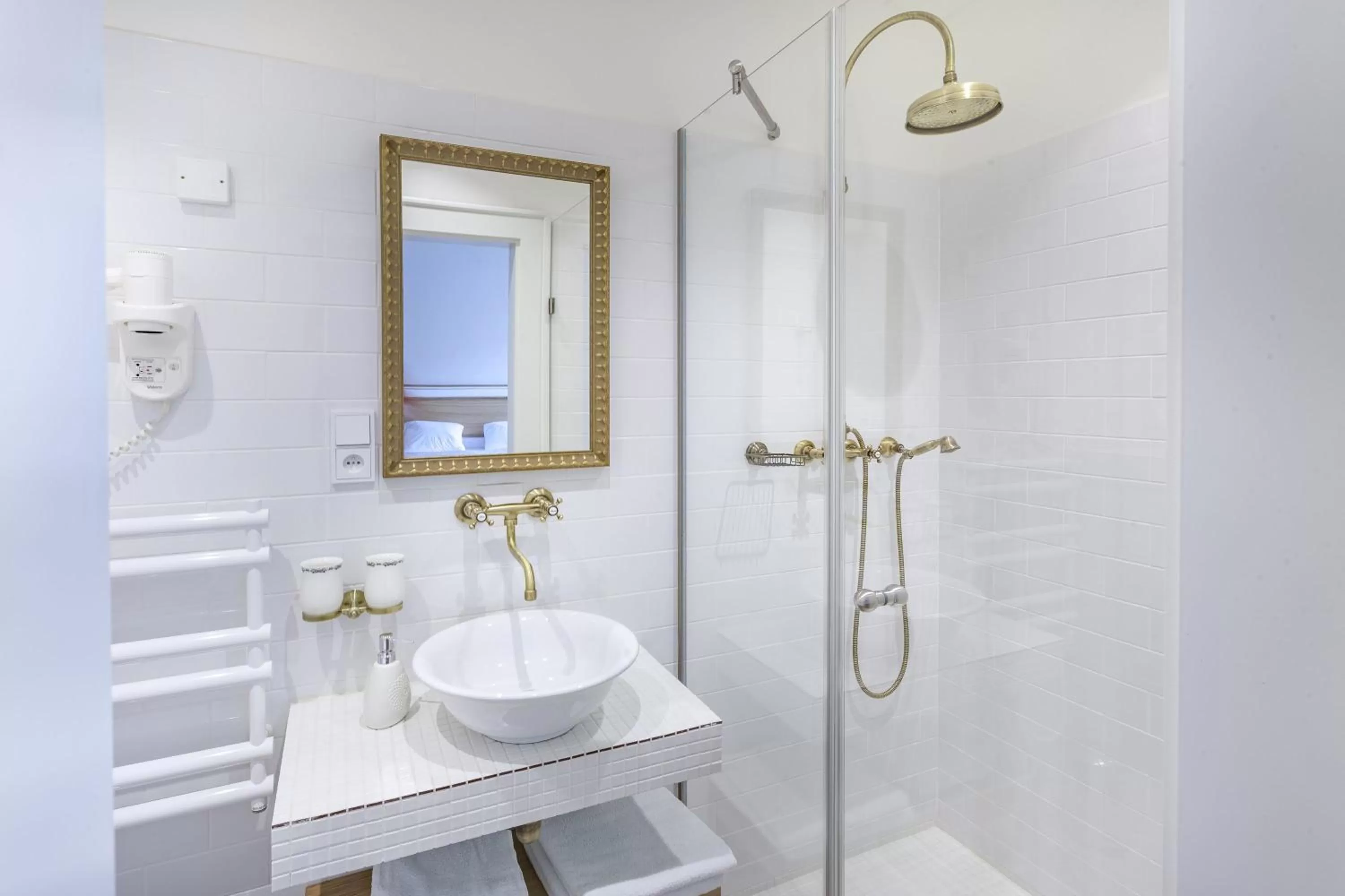 Shower in Hotel At the Golden Scissors