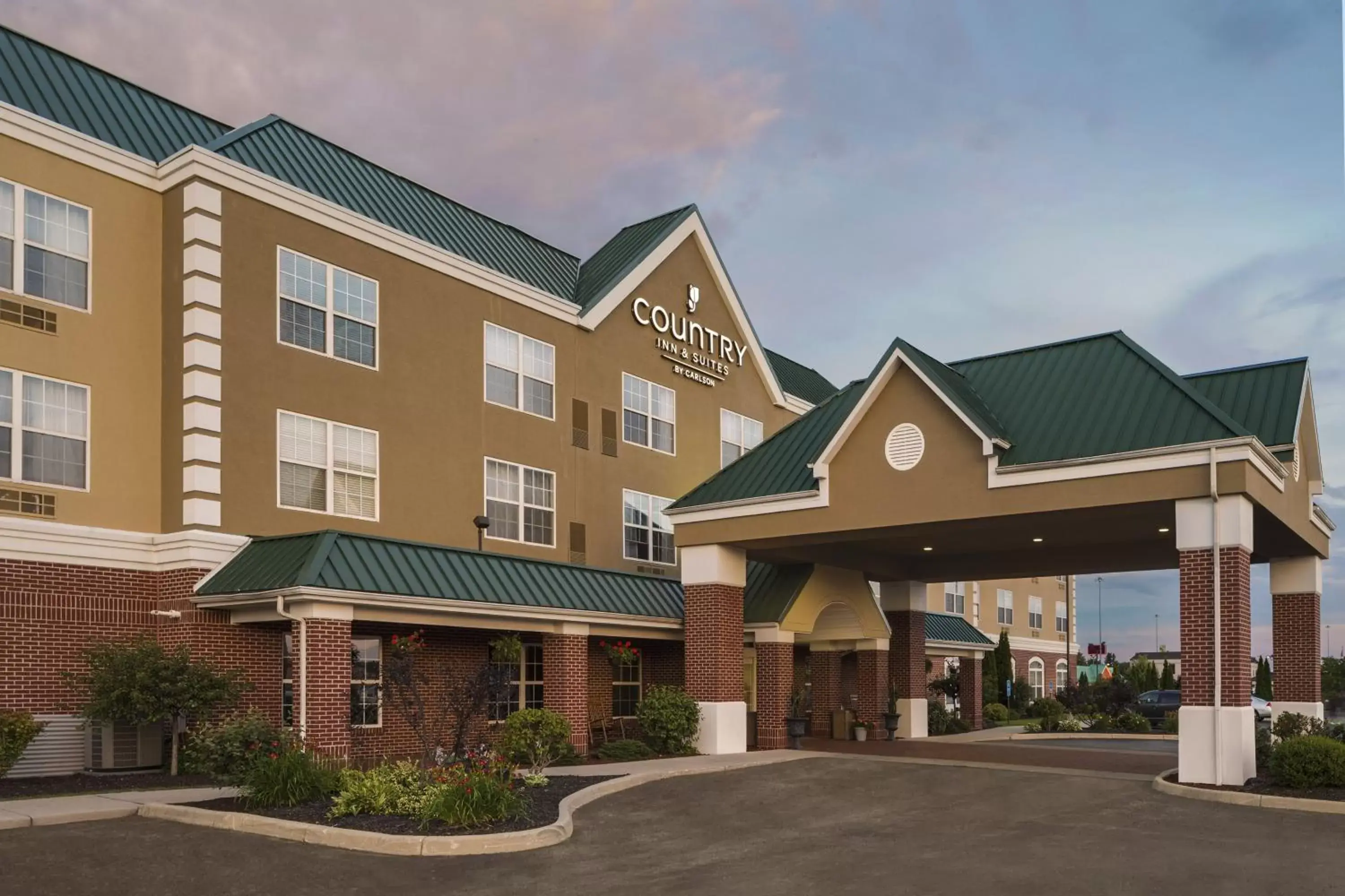 Facade/entrance, Property Building in Country Inn & Suites by Radisson, Findlay, OH