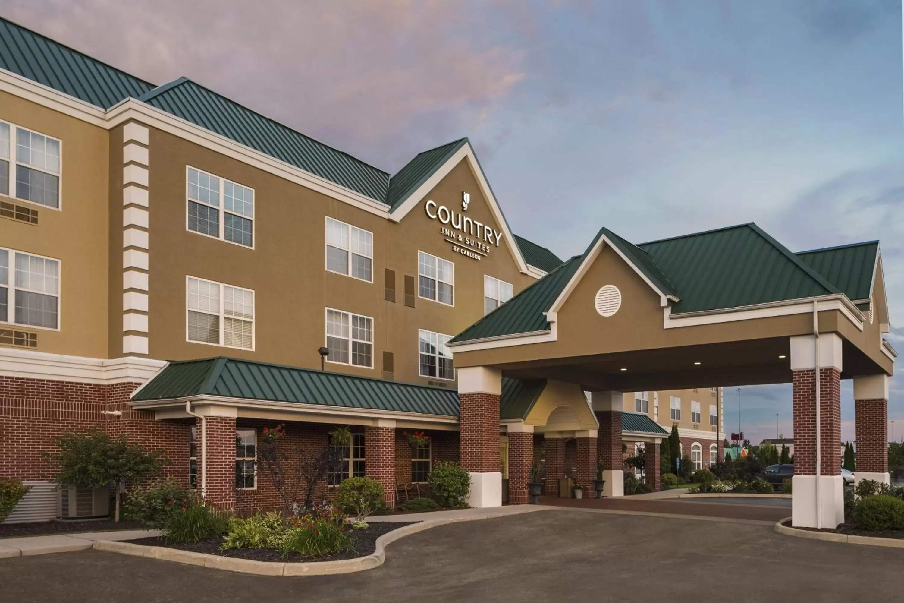 Property building in Country Inn & Suites by Radisson, Findlay, OH Property building in Country Inn & Suites by Radisson, Findlay, OH