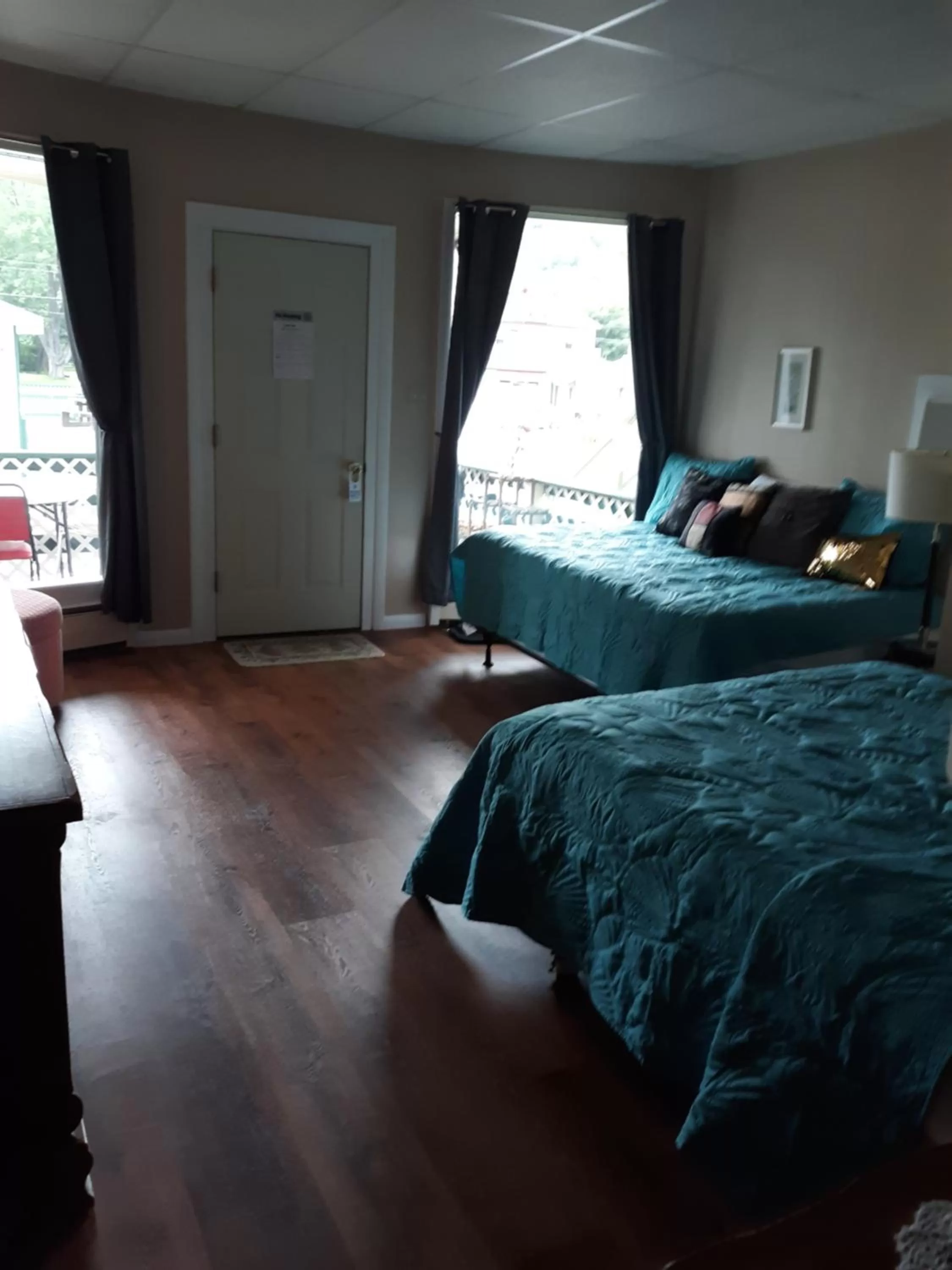 Bed in Northern Peaks Motor Inn