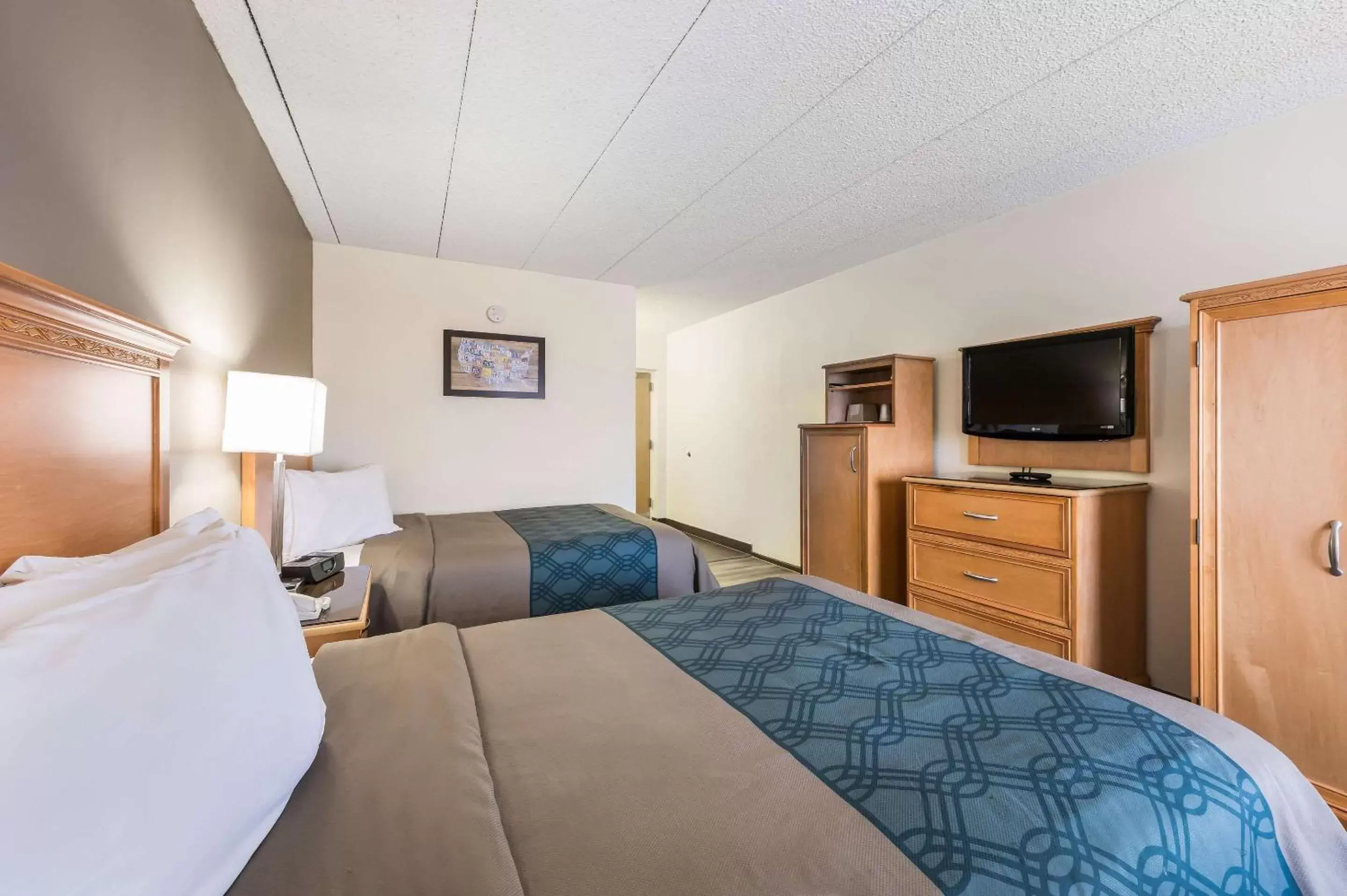 Photo of the whole room, Bed in Econo Lodge Quakertown