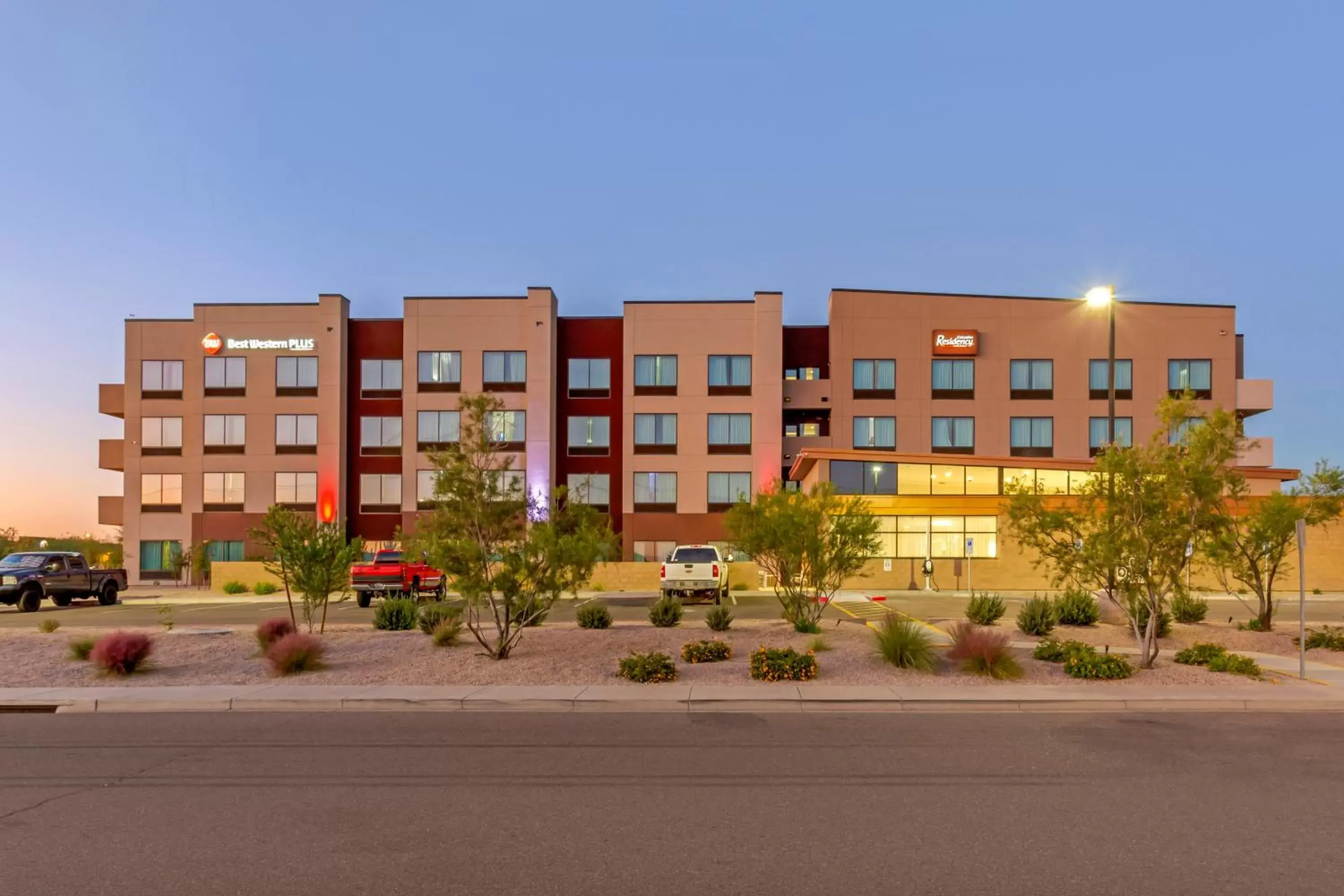 Property Building in Best Western Plus Executive Residency Phoenix North Happy Valley