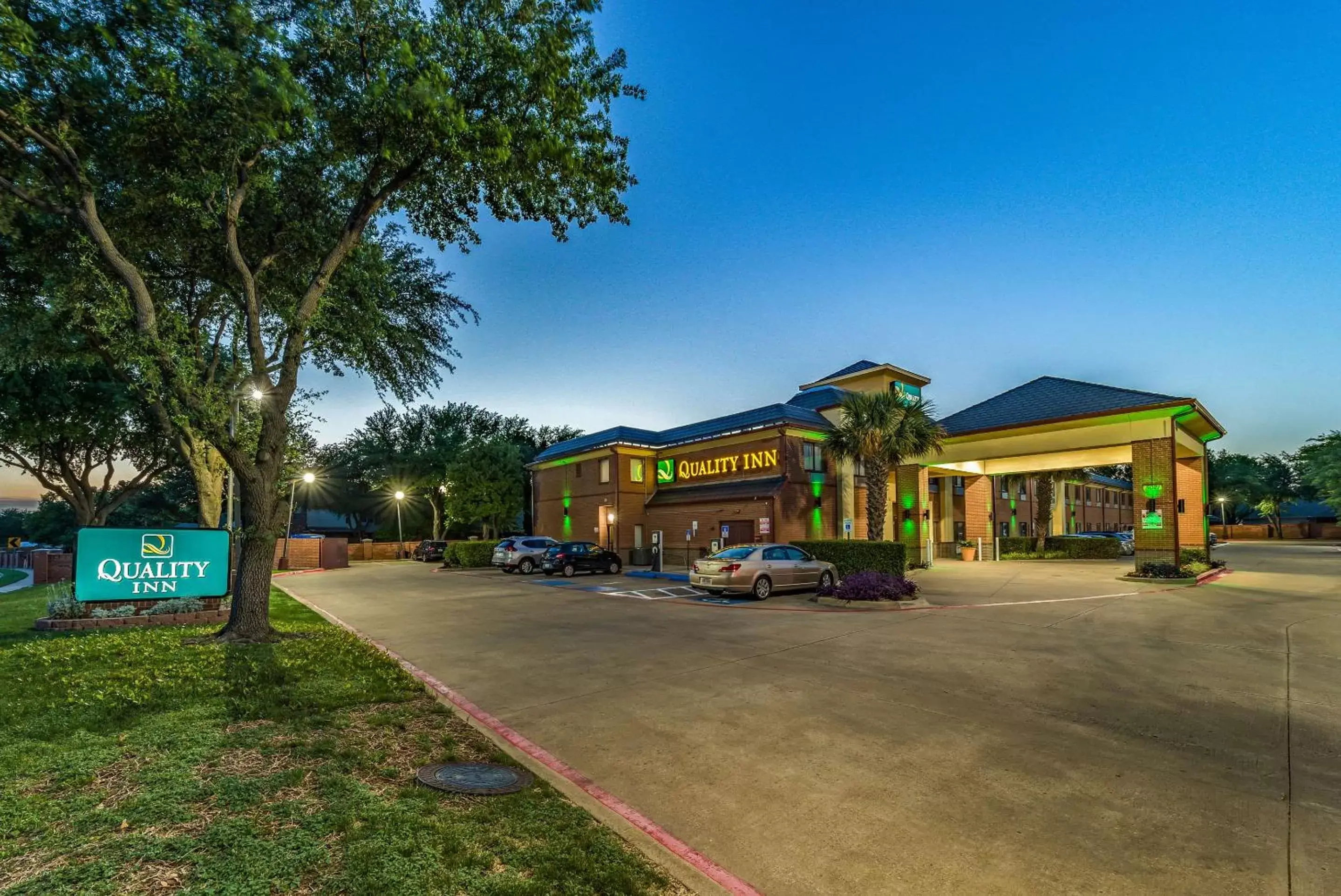 Property Building in Quality Inn West Plano - Dallas