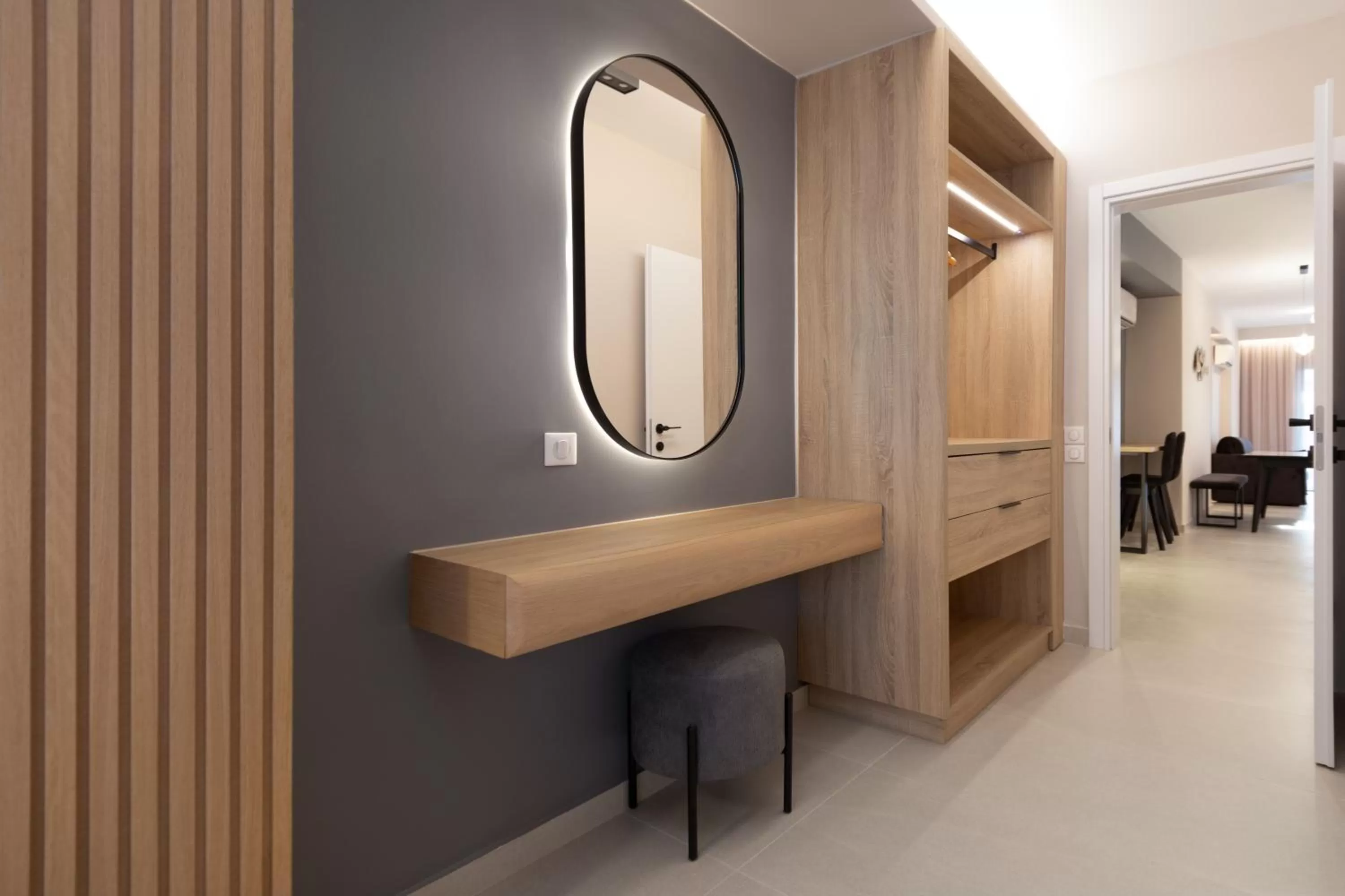 hair dresser in LUX&EASY Athens Downtown Residences