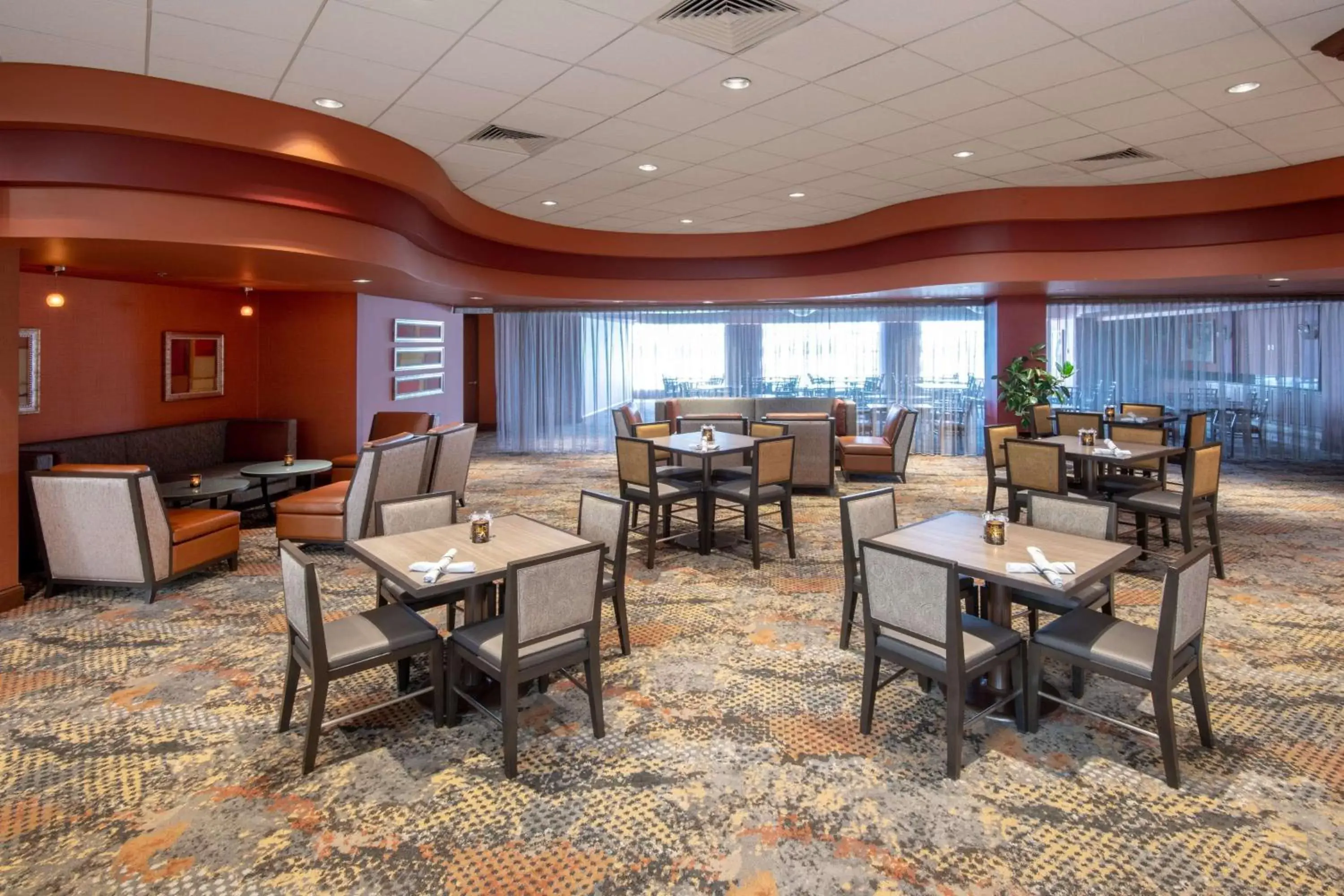 Dining area, Restaurant/Places to Eat in Embassy Suites Northwest Arkansas - Hotel, Spa & Convention Center