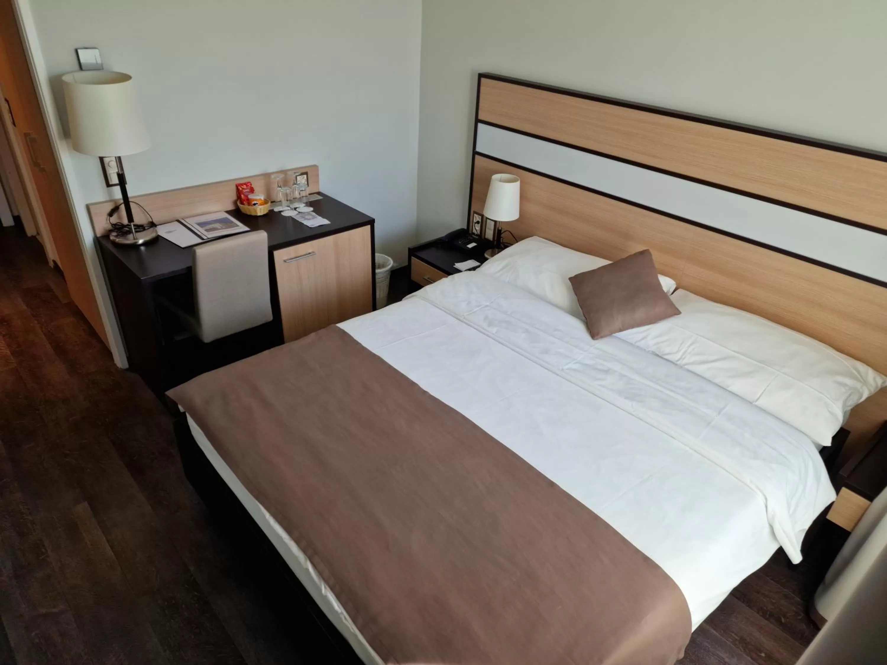 Bedroom in Hôtel des Alpes