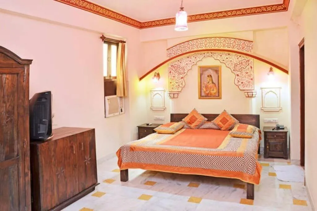 Bed in Rani Mahal Hotel